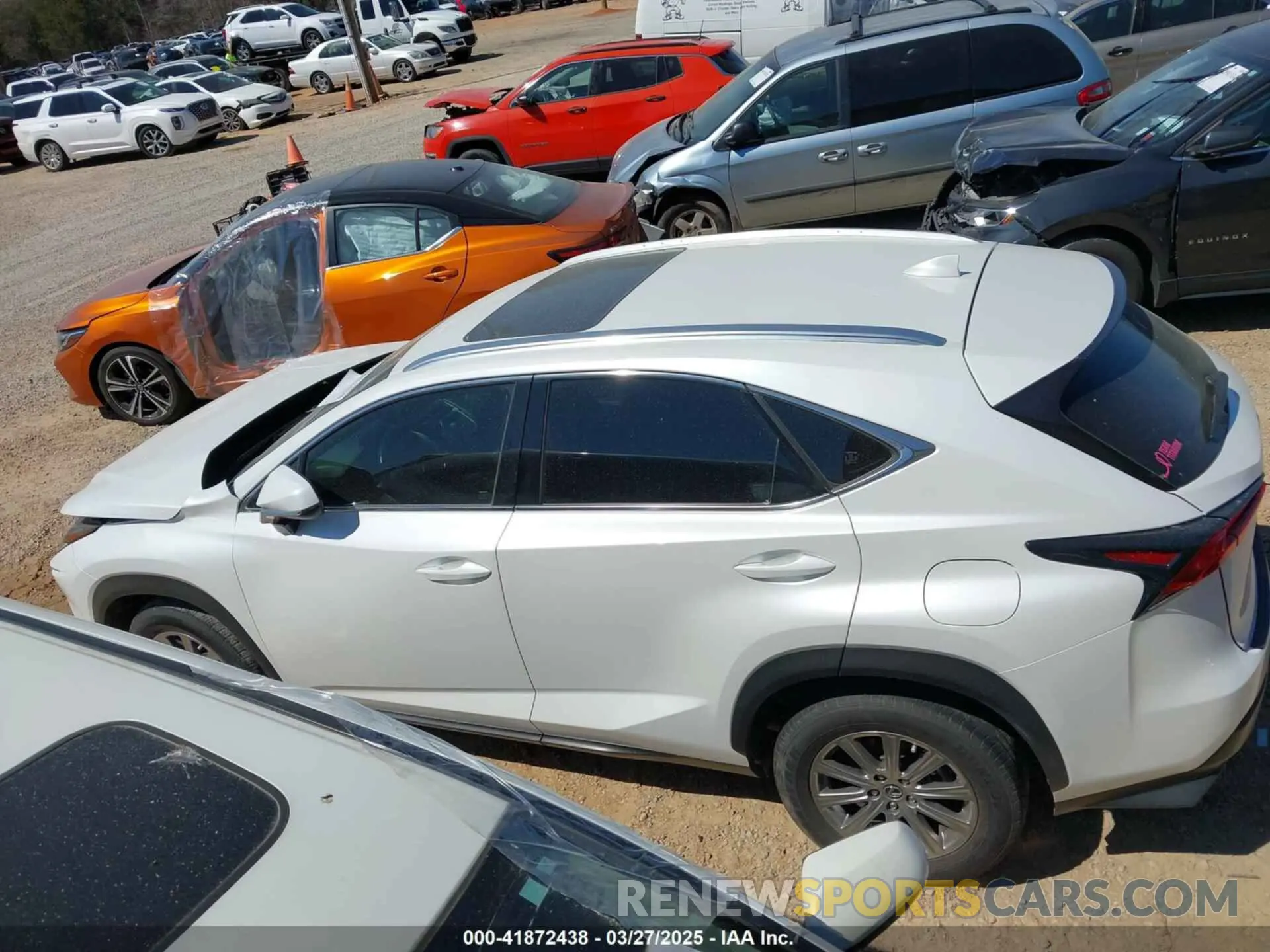 13 fotografías del automóvil dañado JTJDARBZ3L2175296 LEXUS NX 300 2020