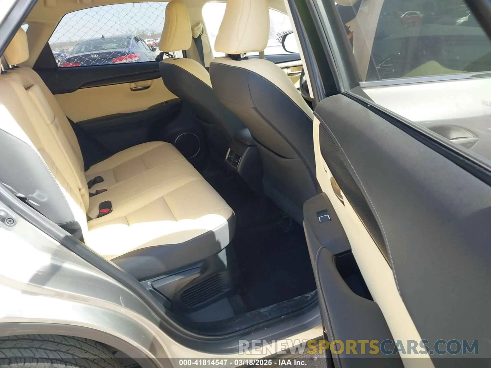 8 fotografías del automóvil dañado JTJDARBZ4L2171323 LEXUS NX 300 2020
