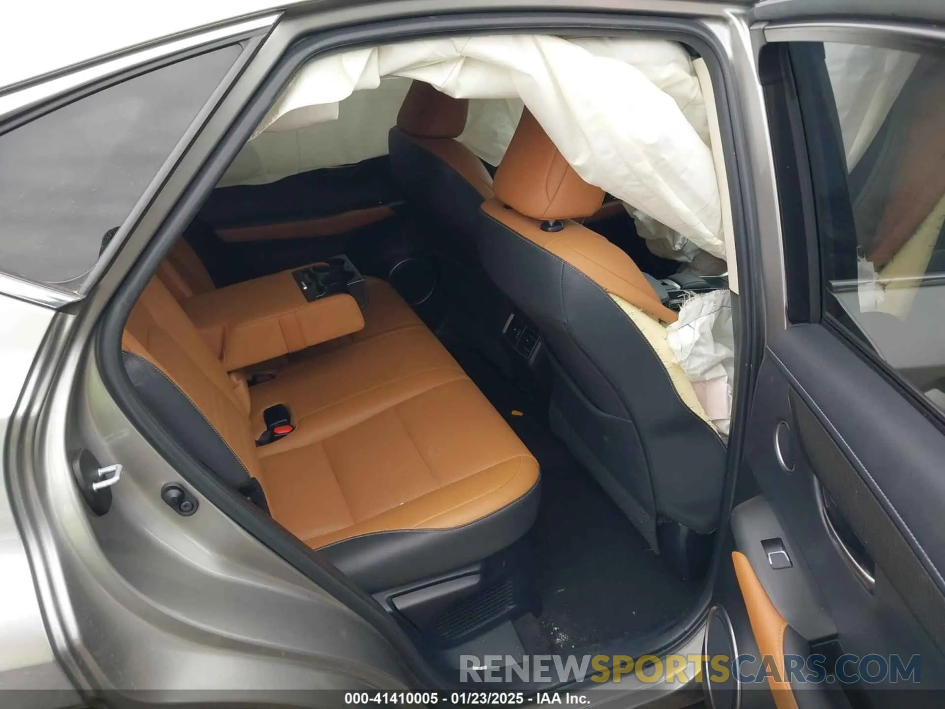 8 fotografías del automóvil dañado JTJDARBZ4L2175825 LEXUS NX 300 2020