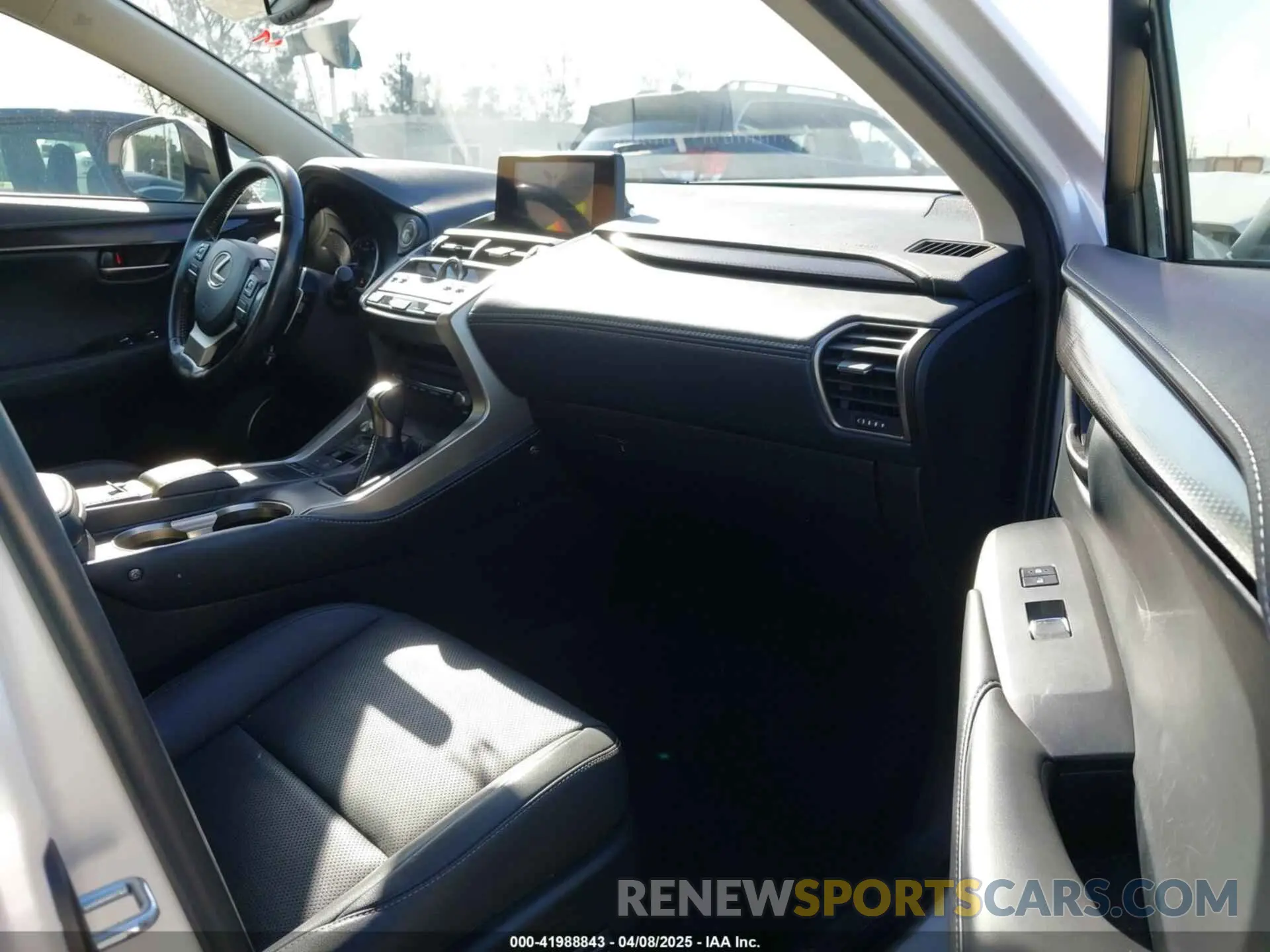 5 fotografías del automóvil dañado JTJDARBZ4L5007813 LEXUS NX 300 2020