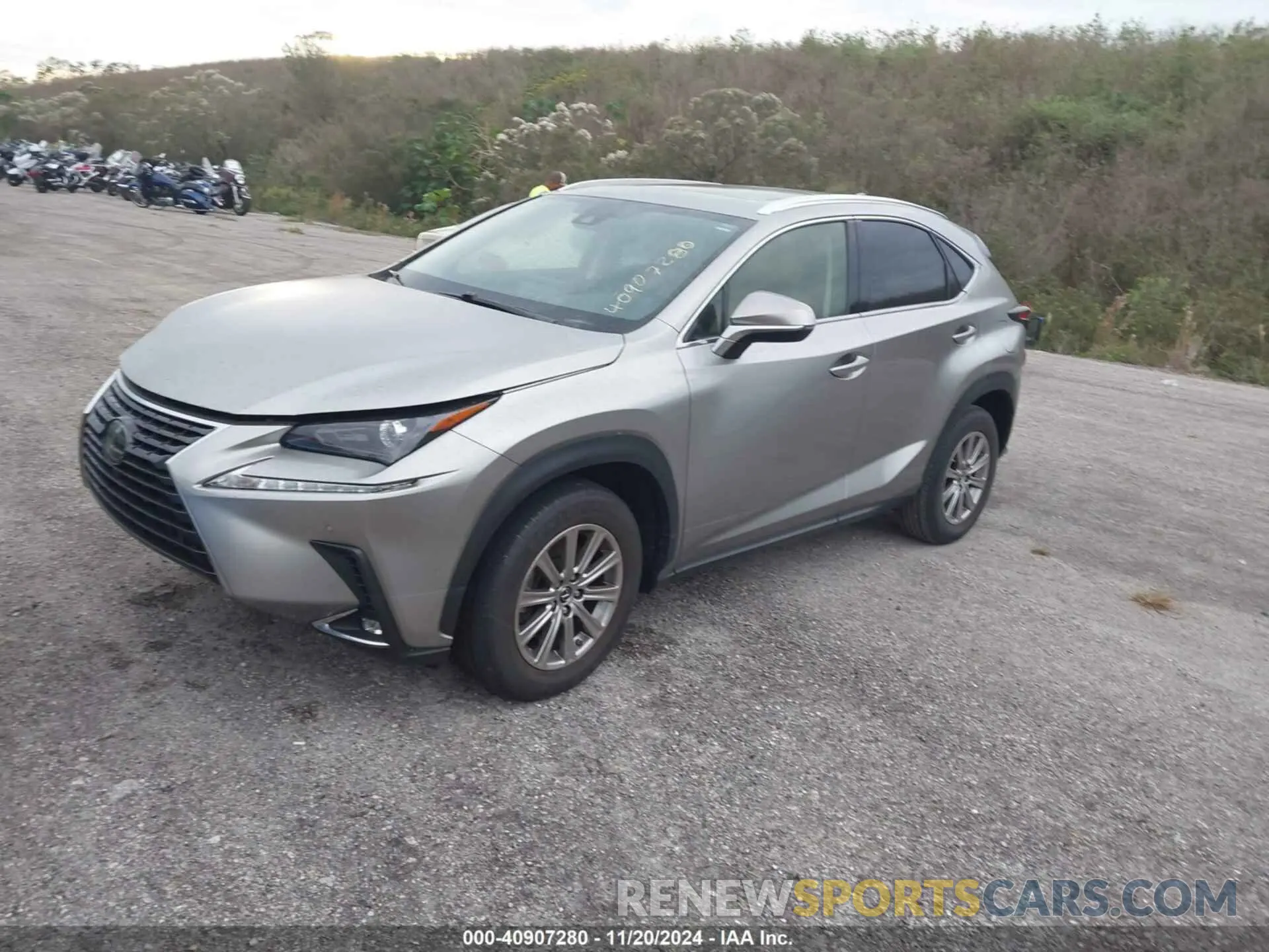2 fotografías del automóvil dañado JTJDARBZ5L2173663 LEXUS NX 300 2020