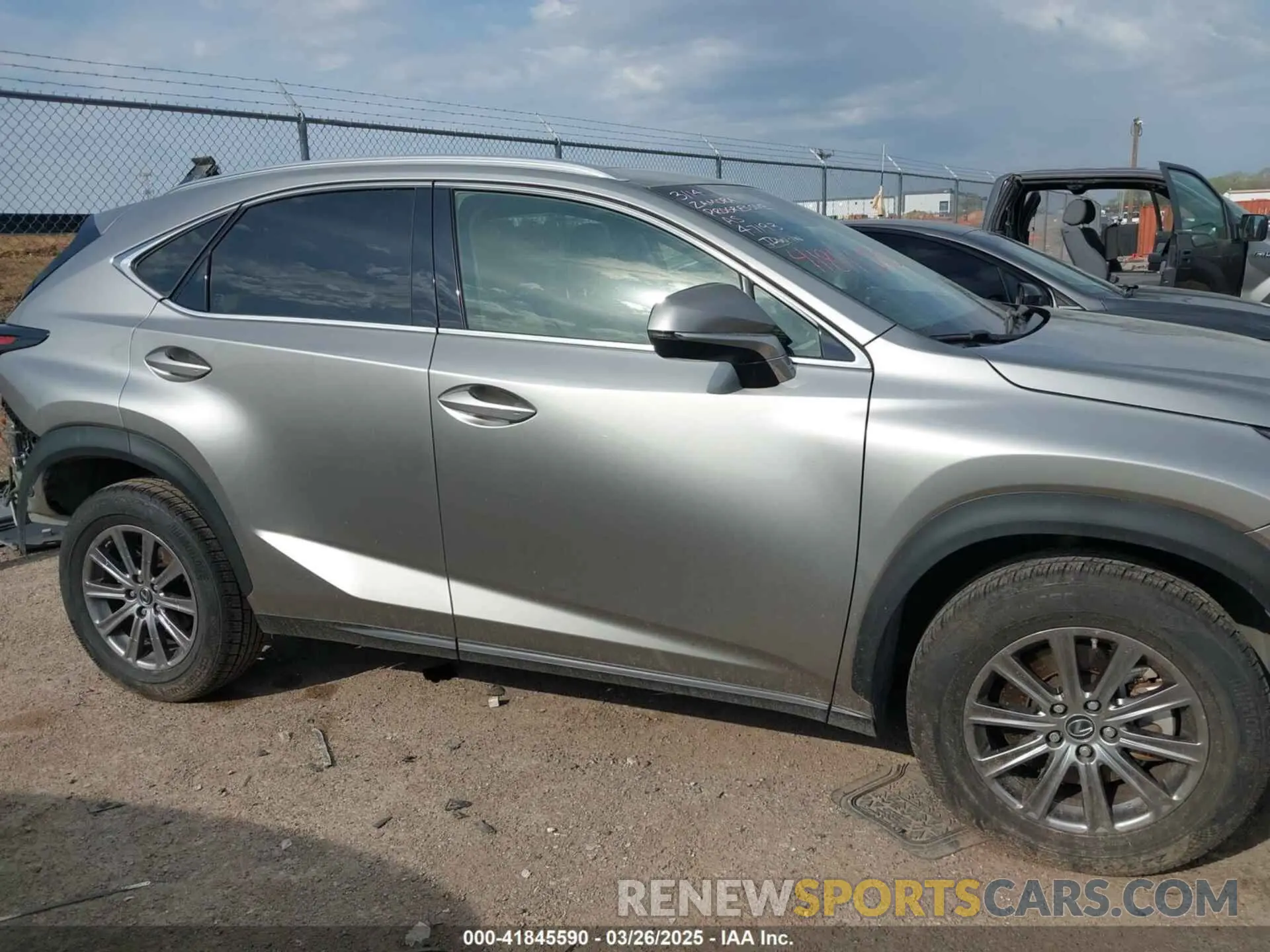 13 fotografías del automóvil dañado JTJDARBZ5L5011045 LEXUS NX 300 2020