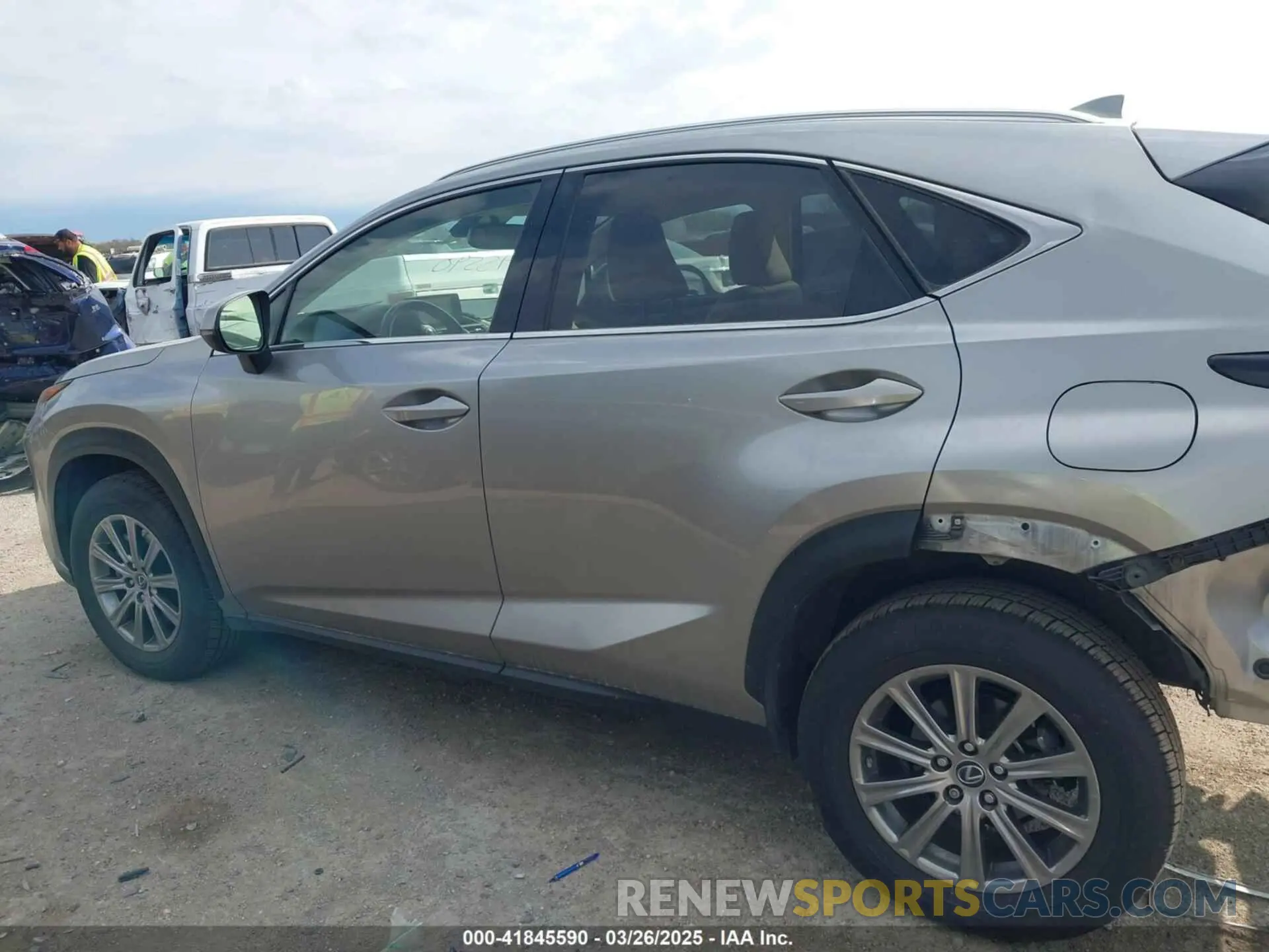 14 fotografías del automóvil dañado JTJDARBZ5L5011045 LEXUS NX 300 2020