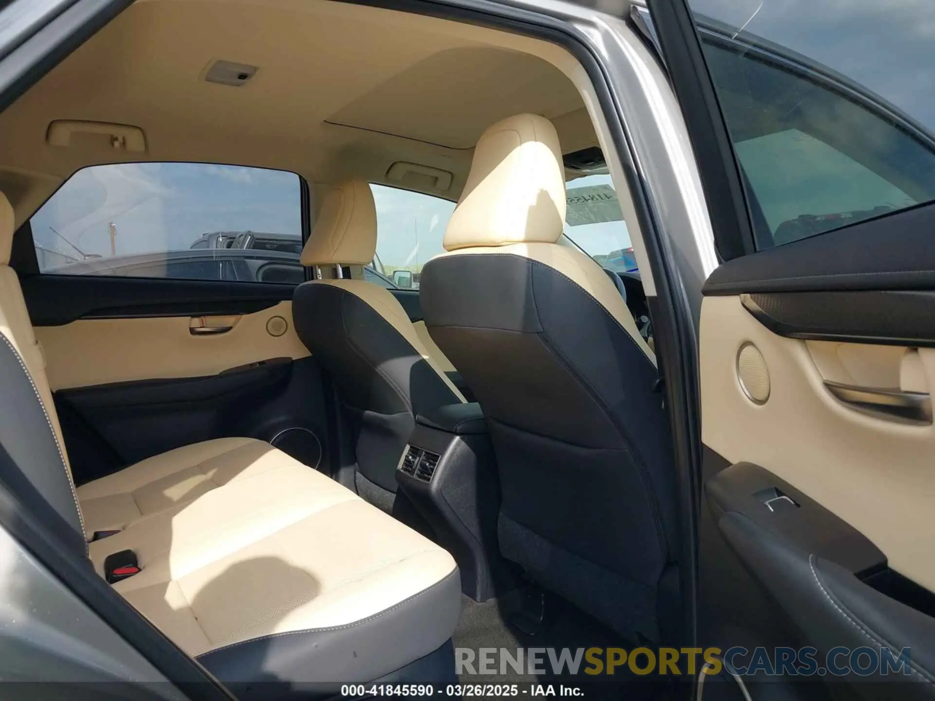 8 fotografías del automóvil dañado JTJDARBZ5L5011045 LEXUS NX 300 2020