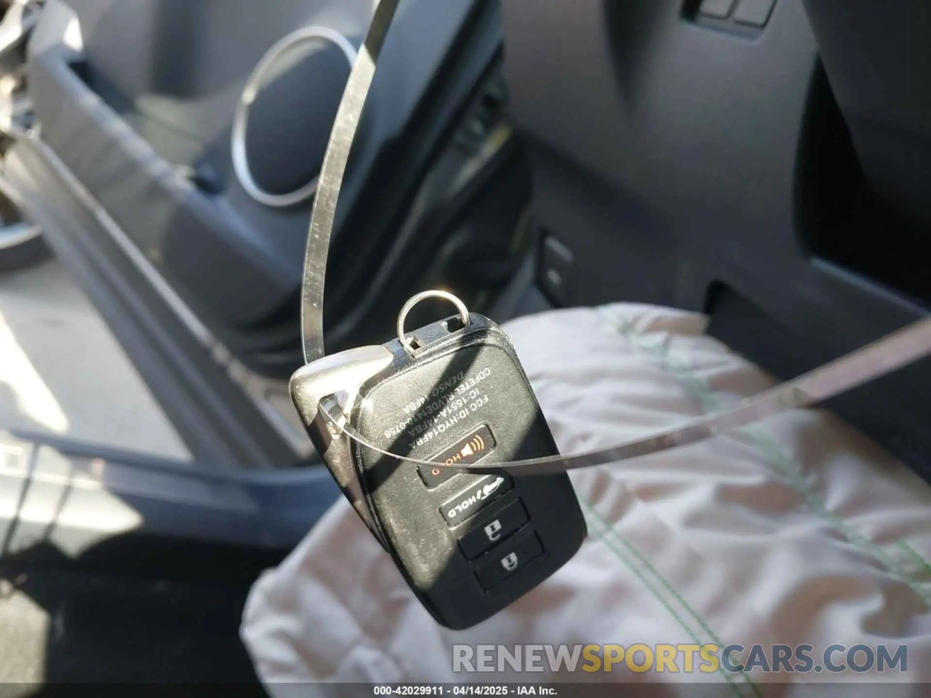 11 fotografías del automóvil dañado JTJDARBZ9L5009833 LEXUS NX 300 2020