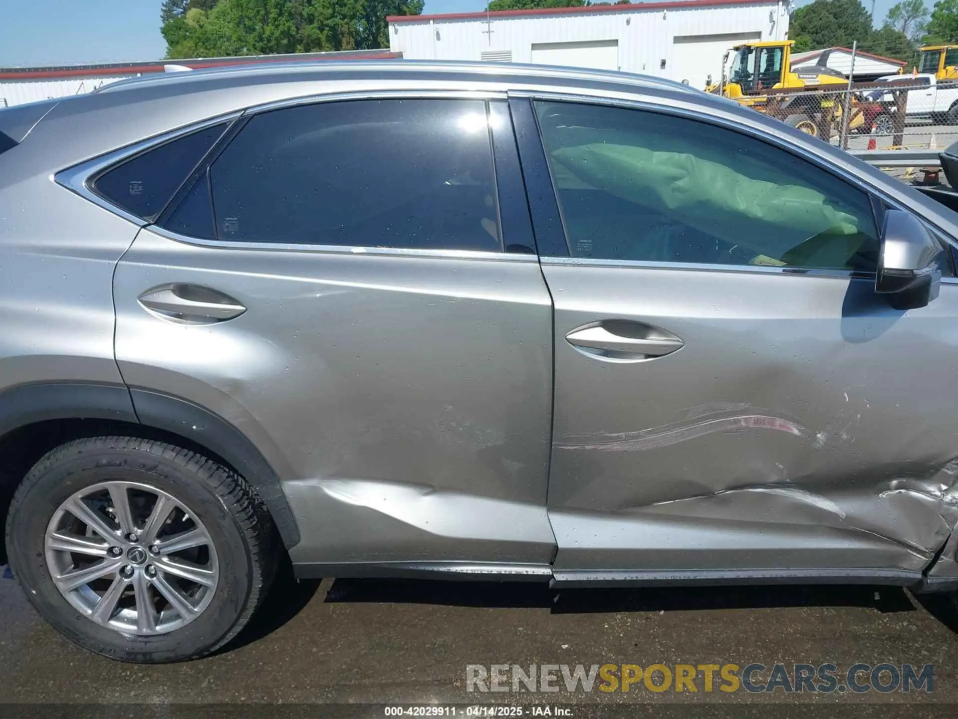 18 fotografías del automóvil dañado JTJDARBZ9L5009833 LEXUS NX 300 2020