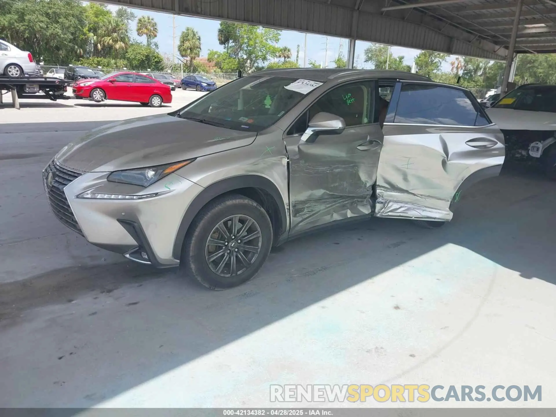 2 fotografías del automóvil dañado JTJDARBZXL2160889 LEXUS NX 300 2020