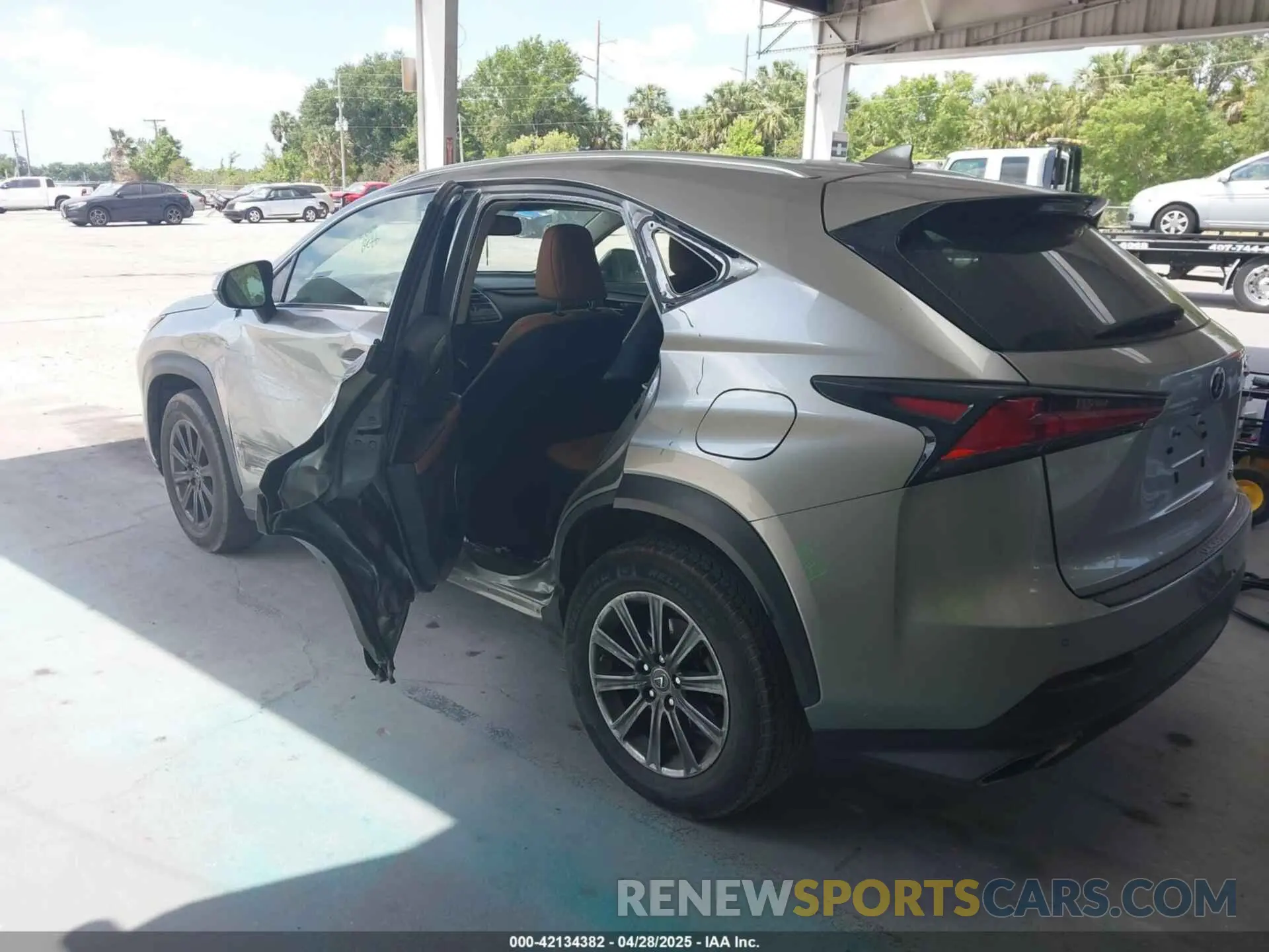 3 fotografías del automóvil dañado JTJDARBZXL2160889 LEXUS NX 300 2020