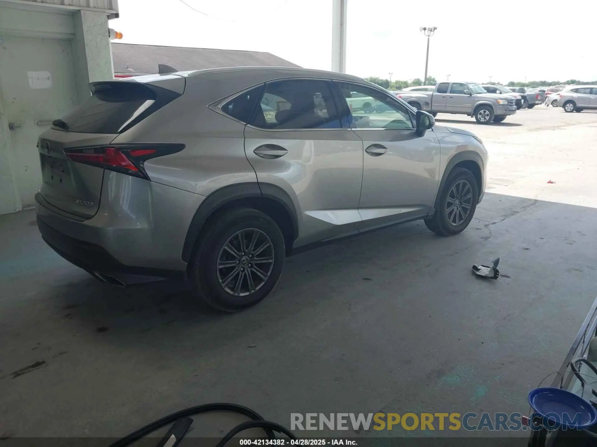 4 fotografías del automóvil dañado JTJDARBZXL2160889 LEXUS NX 300 2020