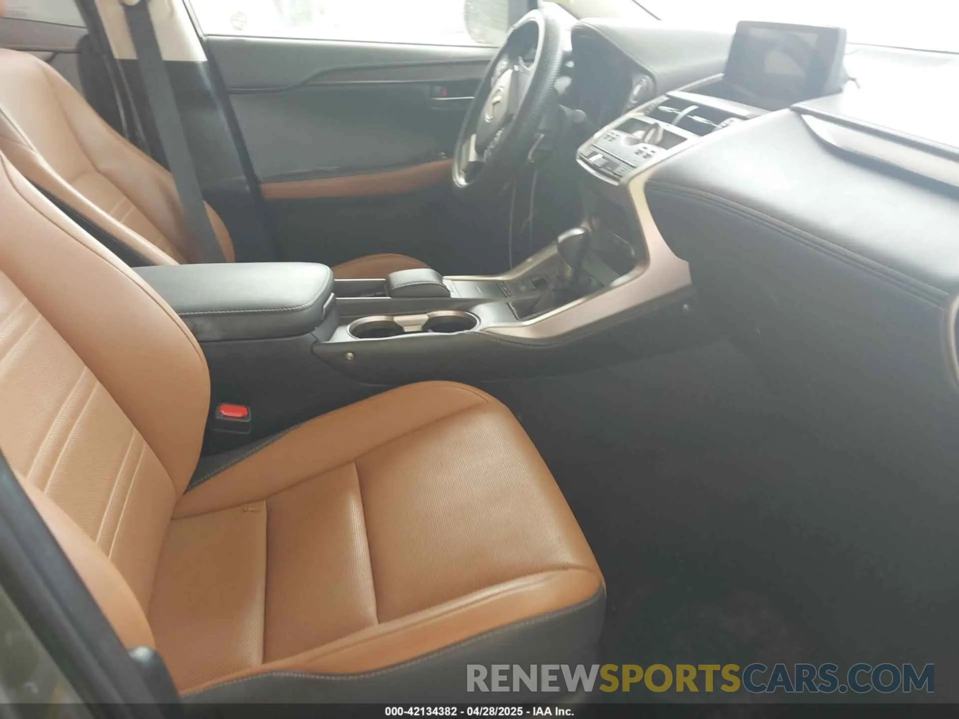 5 fotografías del automóvil dañado JTJDARBZXL2160889 LEXUS NX 300 2020