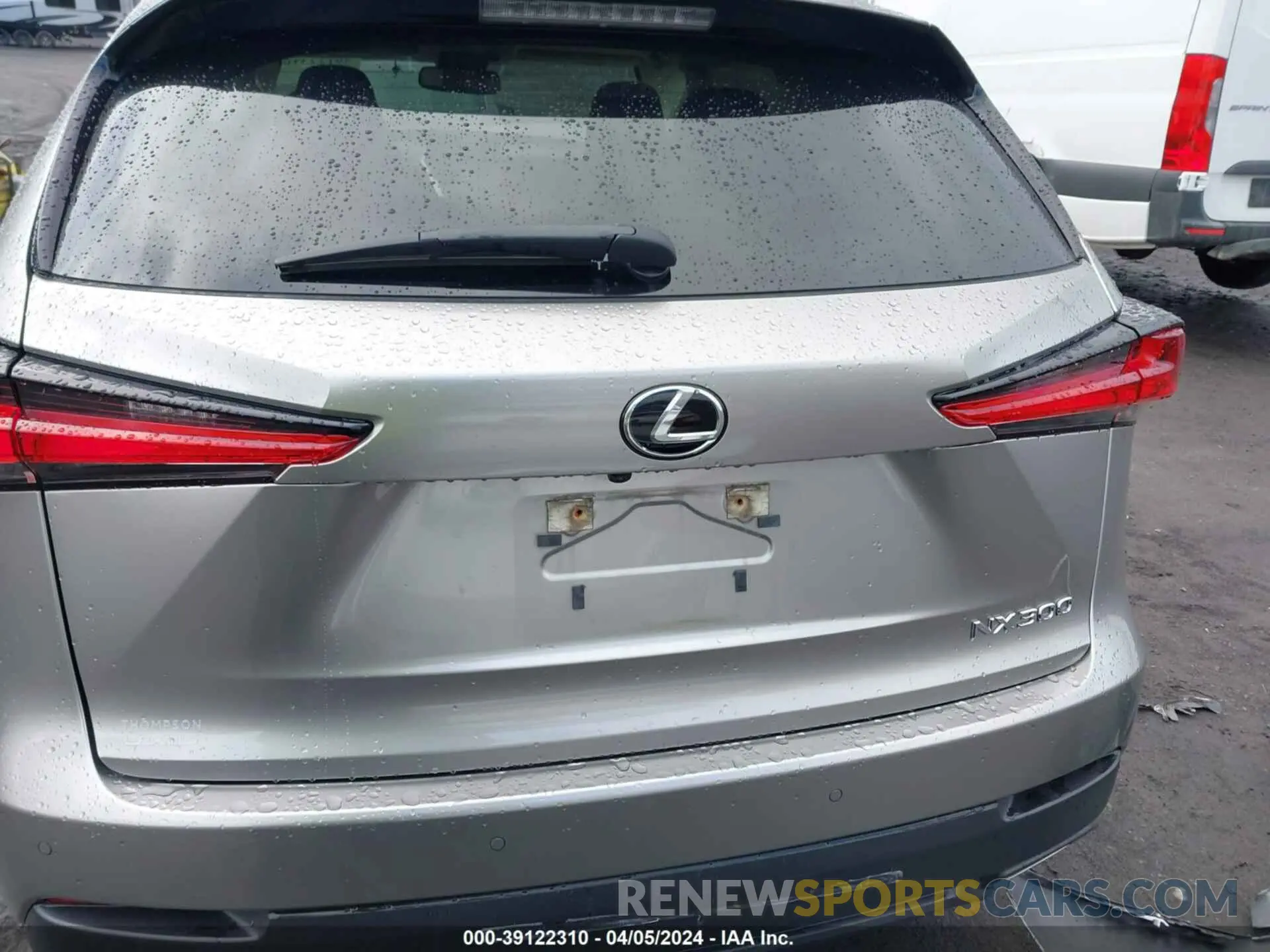 16 fotografías del automóvil dañado JTJDARDZ4L5012149 LEXUS NX 300 2020