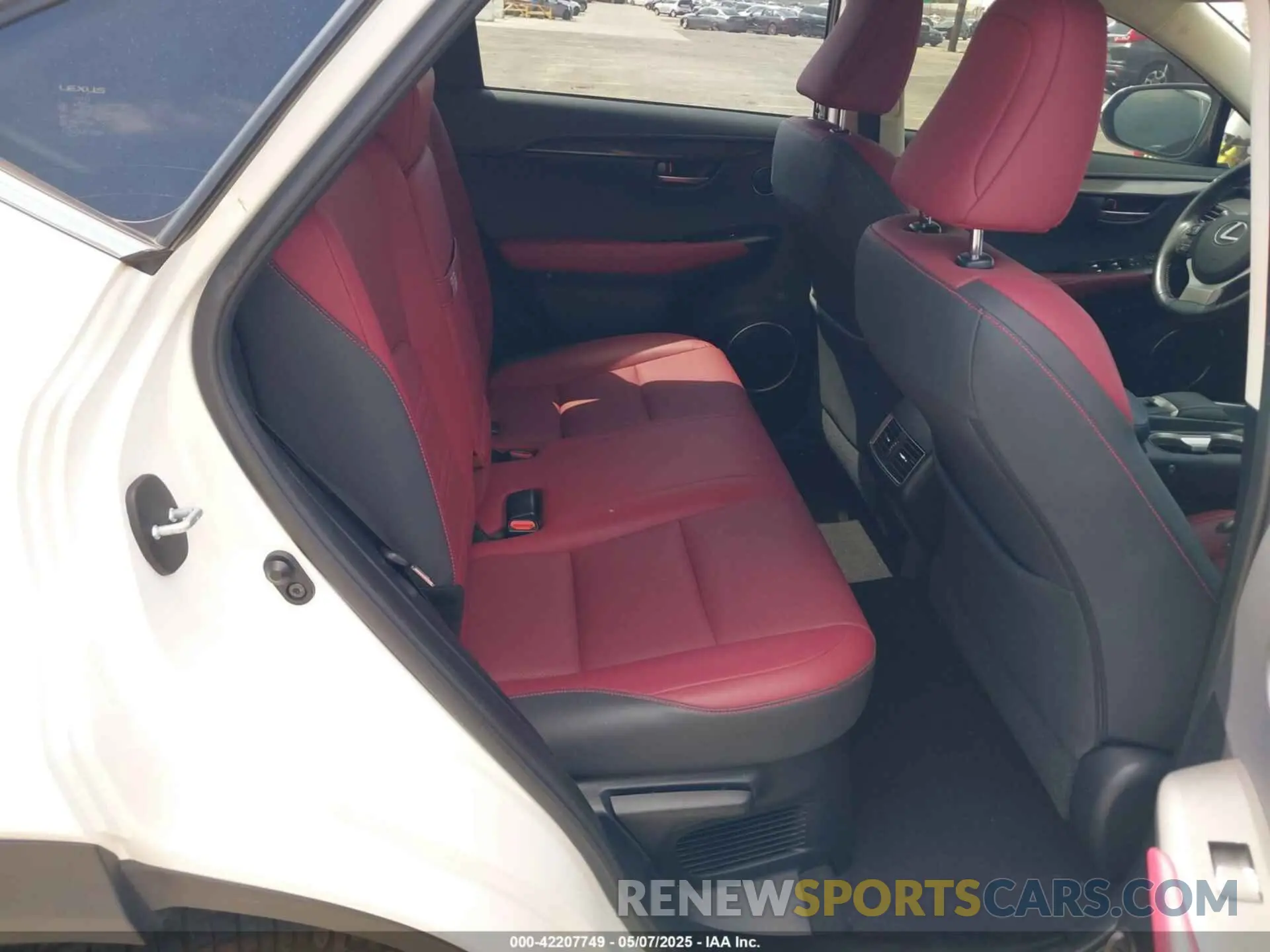 8 fotografías del automóvil dañado JTJGARBZ2L2158356 LEXUS NX 300 2020