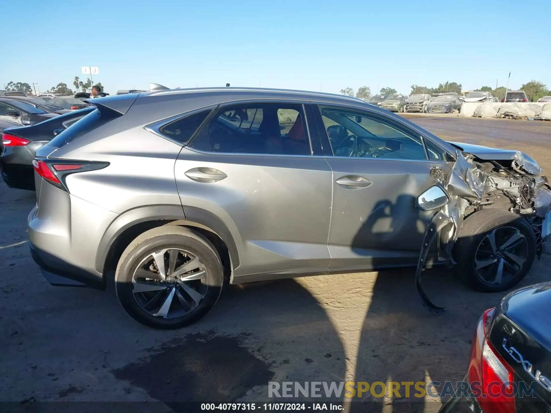 13 fotografías del automóvil dañado JTJGARBZ3L5011400 LEXUS NX 300 2020