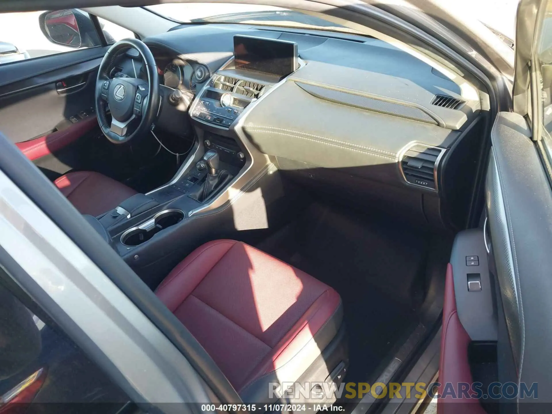 5 fotografías del automóvil dañado JTJGARBZ3L5011400 LEXUS NX 300 2020
