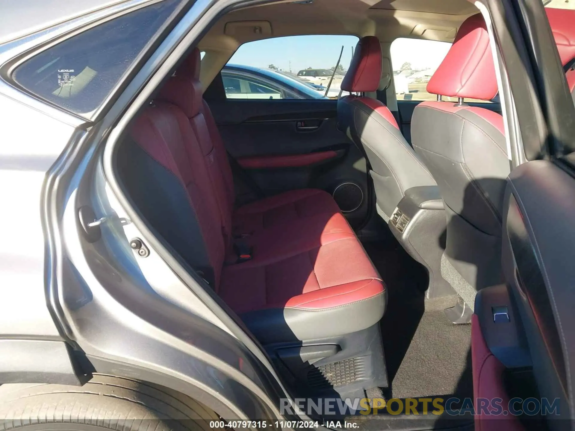 8 fotografías del automóvil dañado JTJGARBZ3L5011400 LEXUS NX 300 2020
