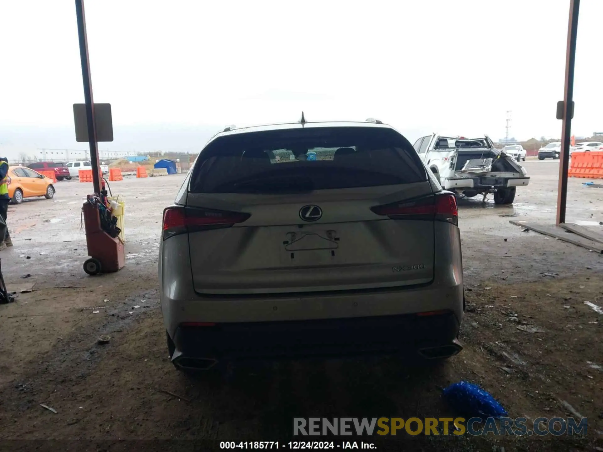 15 fotografías del automóvil dañado JTJGARBZ6L2162328 LEXUS NX 300 2020