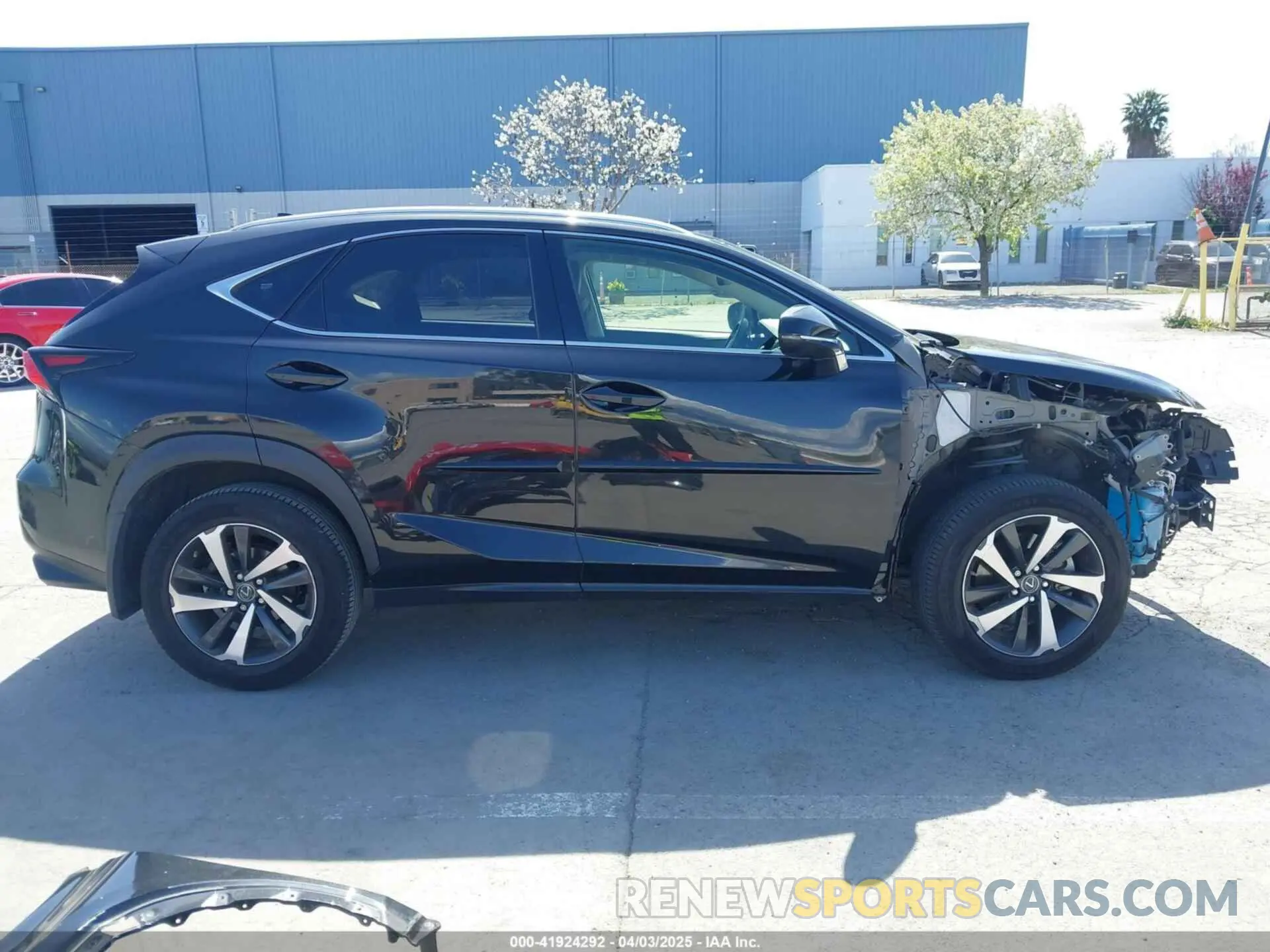 14 fotografías del automóvil dañado JTJGARDZ4L2235032 LEXUS NX 300 2020