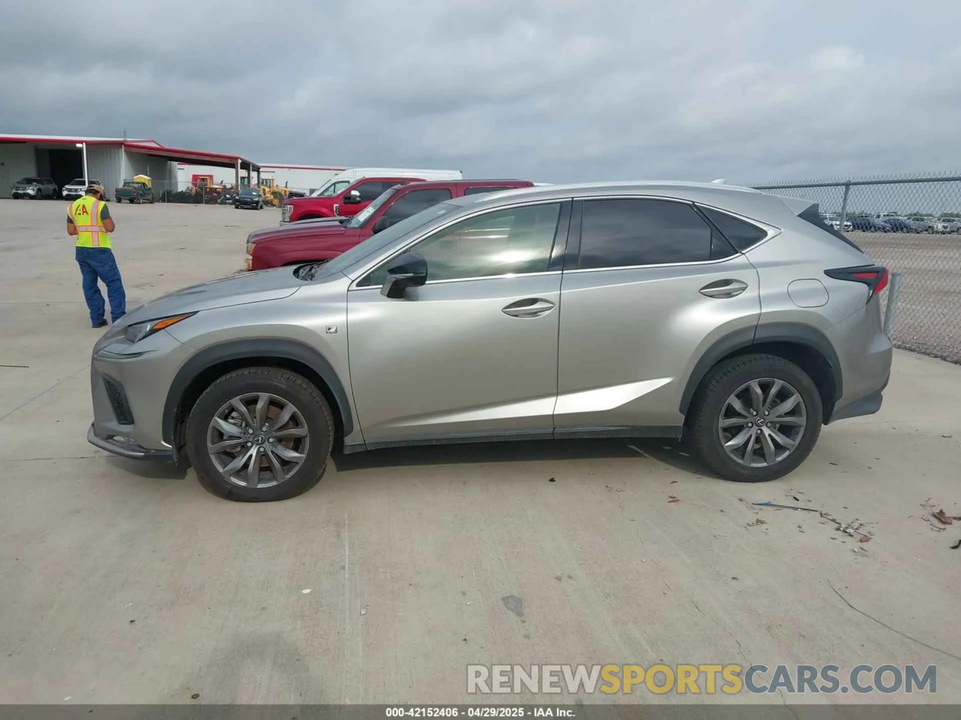 14 fotografías del automóvil dañado JTJSARBZ7L5001639 LEXUS NX 300 2020