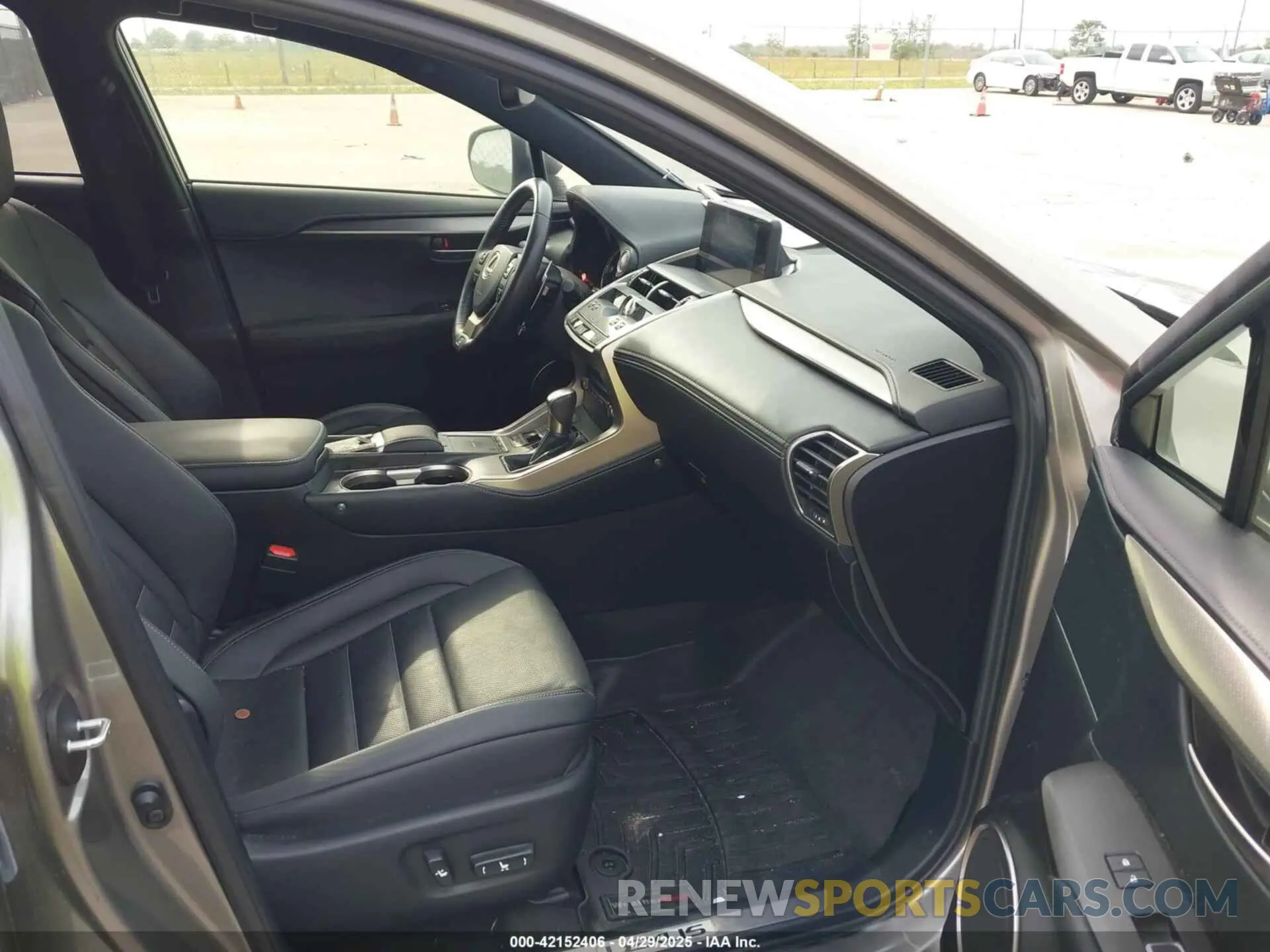 5 fotografías del automóvil dañado JTJSARBZ7L5001639 LEXUS NX 300 2020