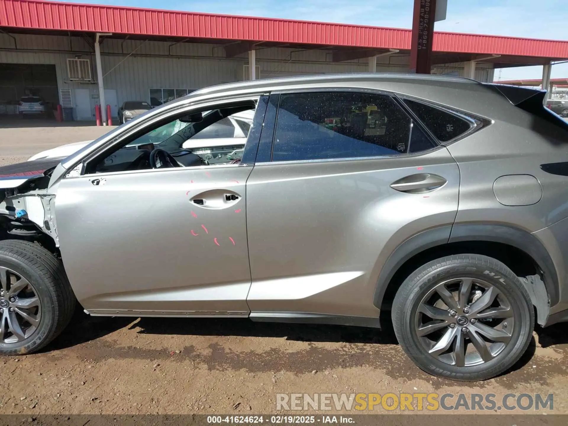 15 fotografías del automóvil dañado JTJSARBZ7L5010244 LEXUS NX 300 2020