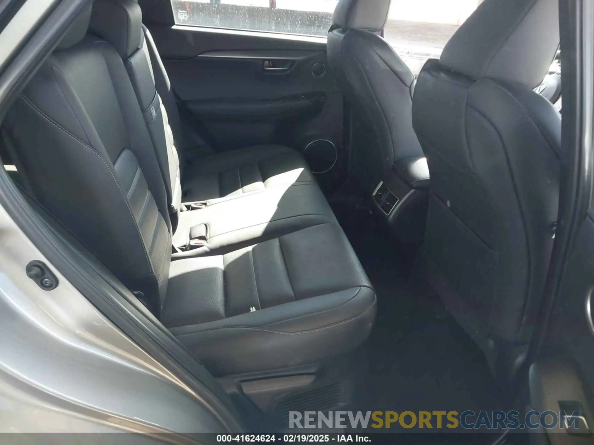 8 fotografías del automóvil dañado JTJSARBZ7L5010244 LEXUS NX 300 2020