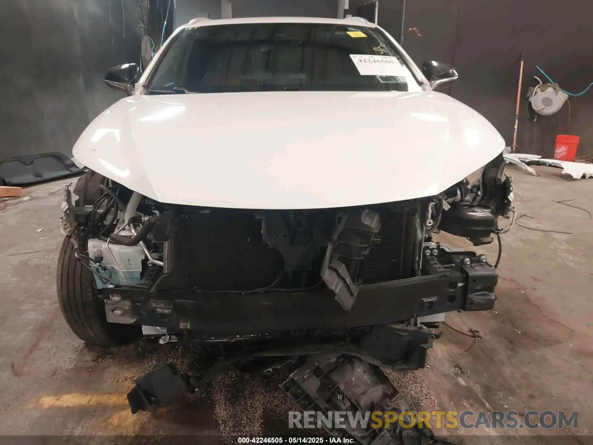 13 fotografías del automóvil dañado JTJSARDZ0L5001656 LEXUS NX 300 2020