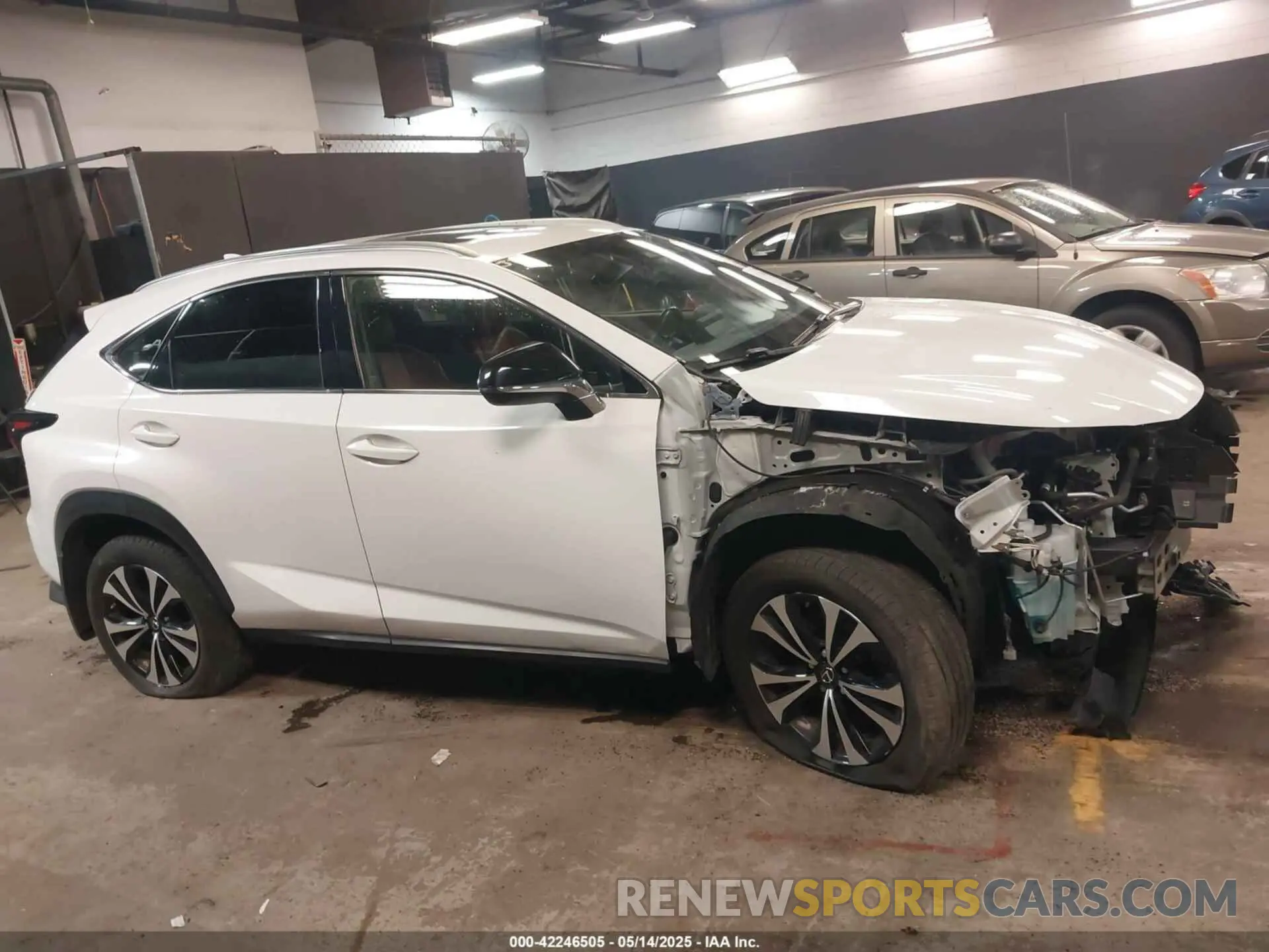 14 fotografías del automóvil dañado JTJSARDZ0L5001656 LEXUS NX 300 2020