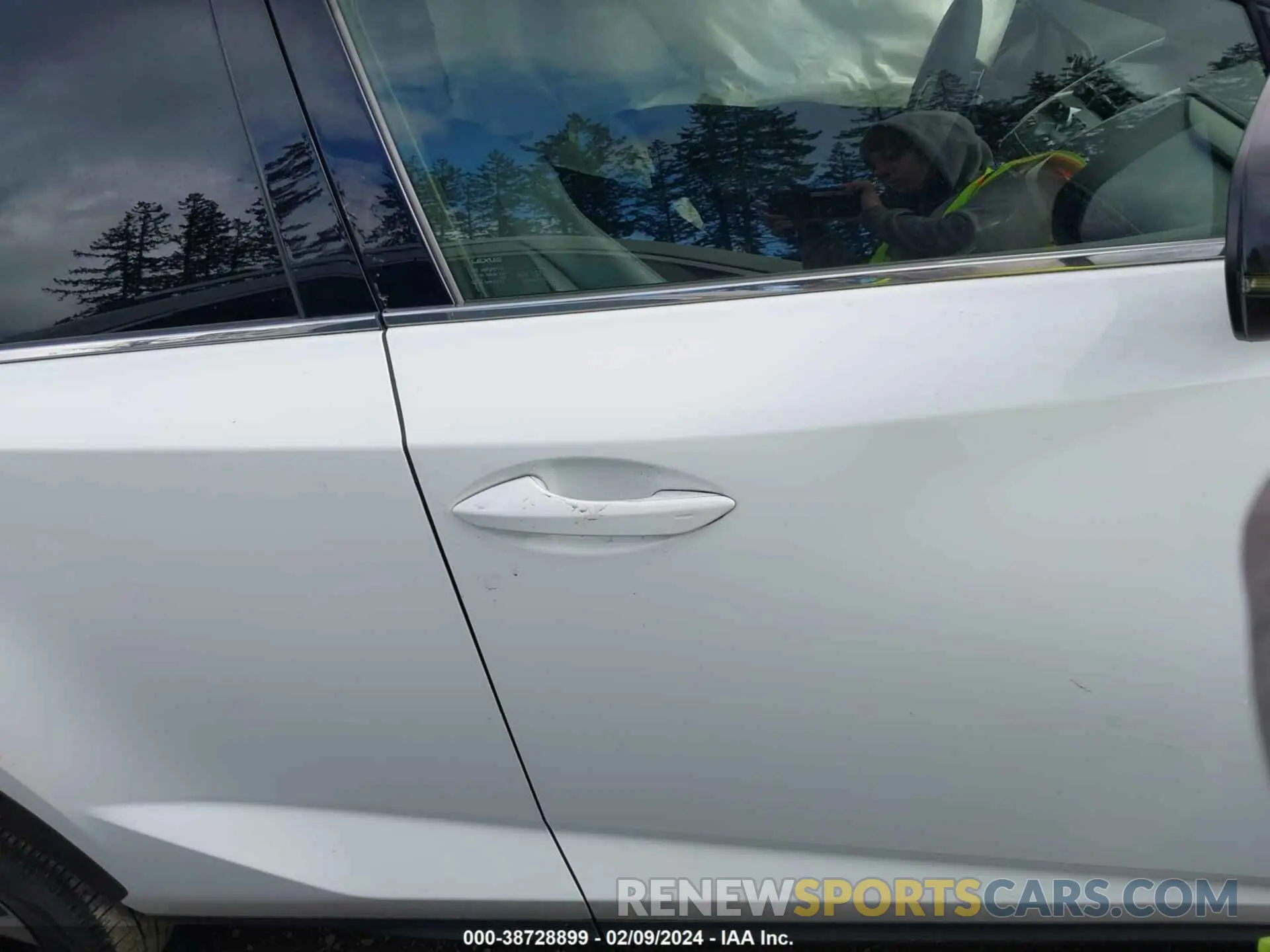 13 fotografías del automóvil dañado JTJSARDZ1L5001326 LEXUS NX 300 2020