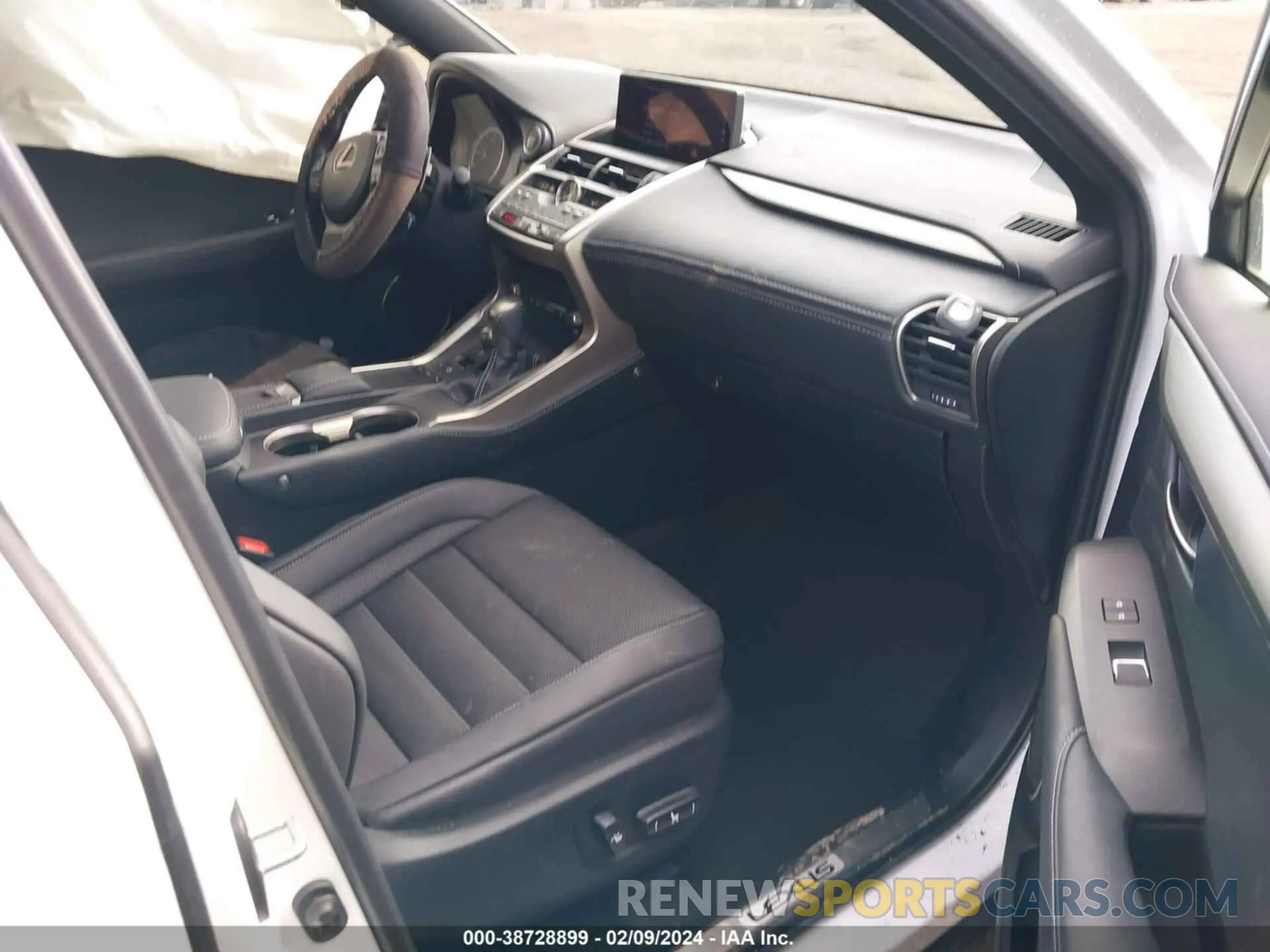 5 fotografías del automóvil dañado JTJSARDZ1L5001326 LEXUS NX 300 2020