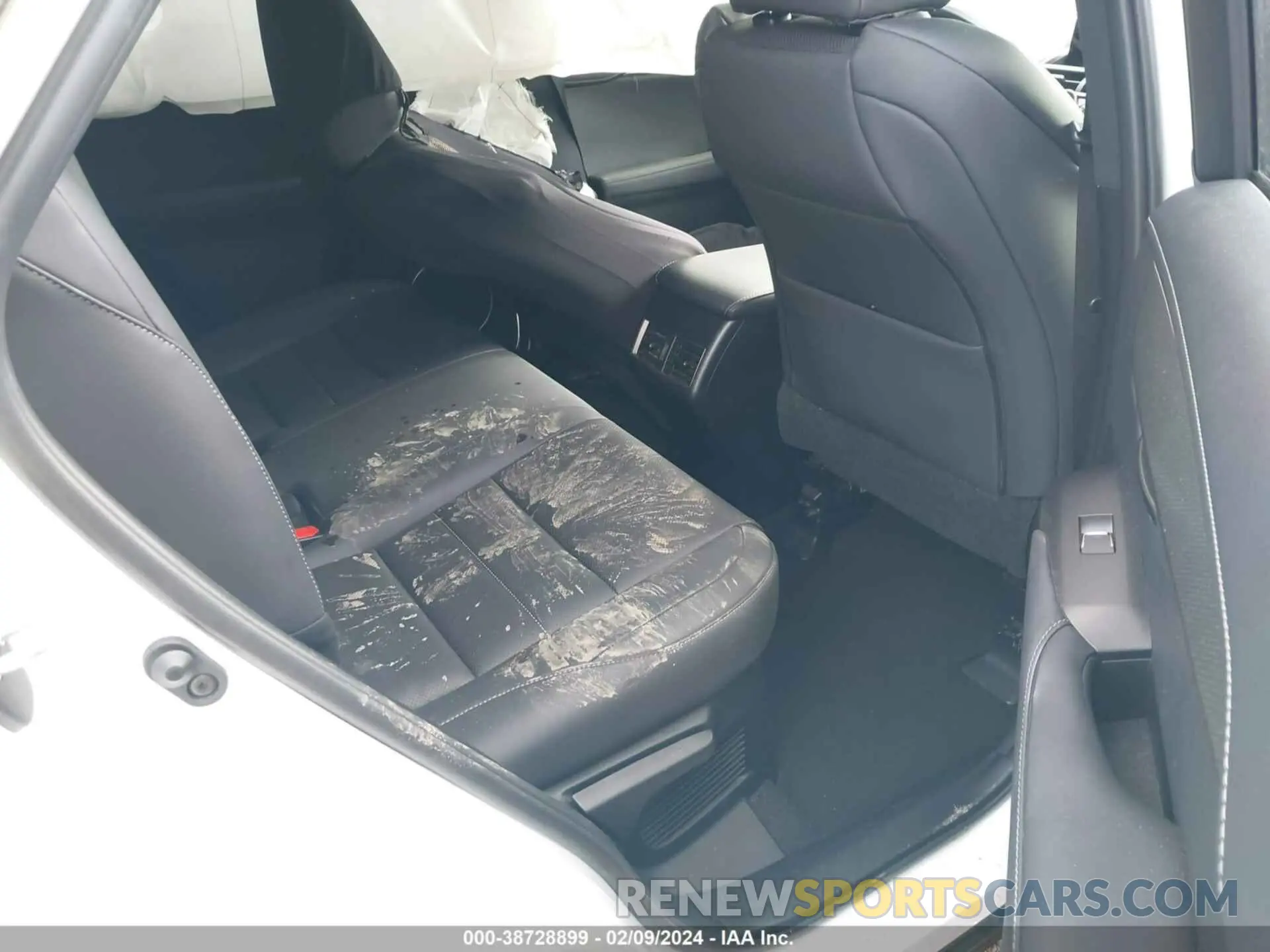 8 fotografías del automóvil dañado JTJSARDZ1L5001326 LEXUS NX 300 2020