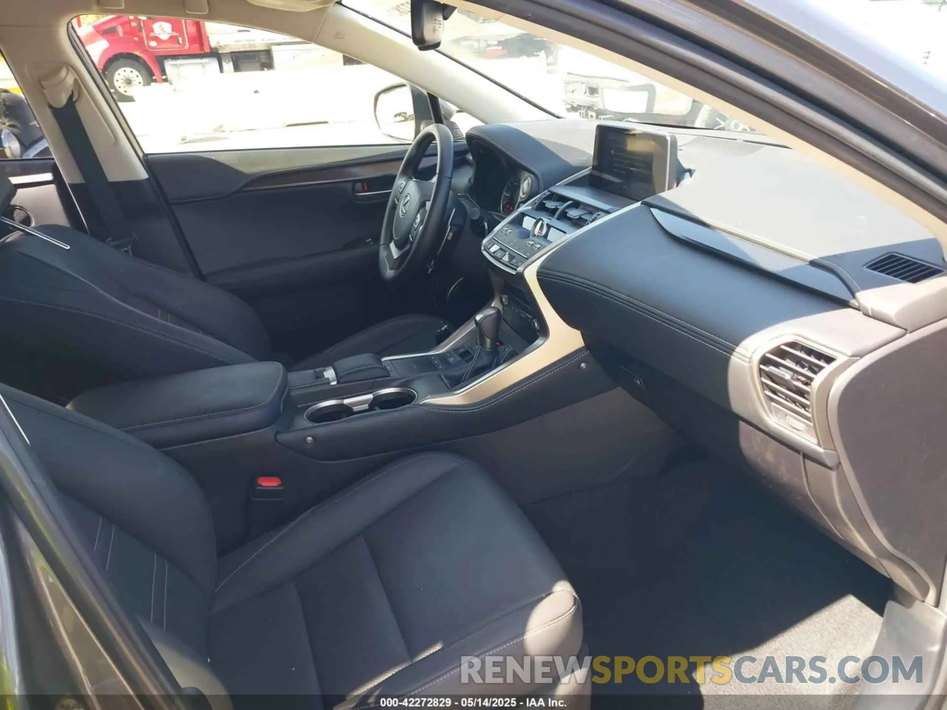 5 fotografías del automóvil dañado JTJDARBZ2M2203090 LEXUS NX 300 2021