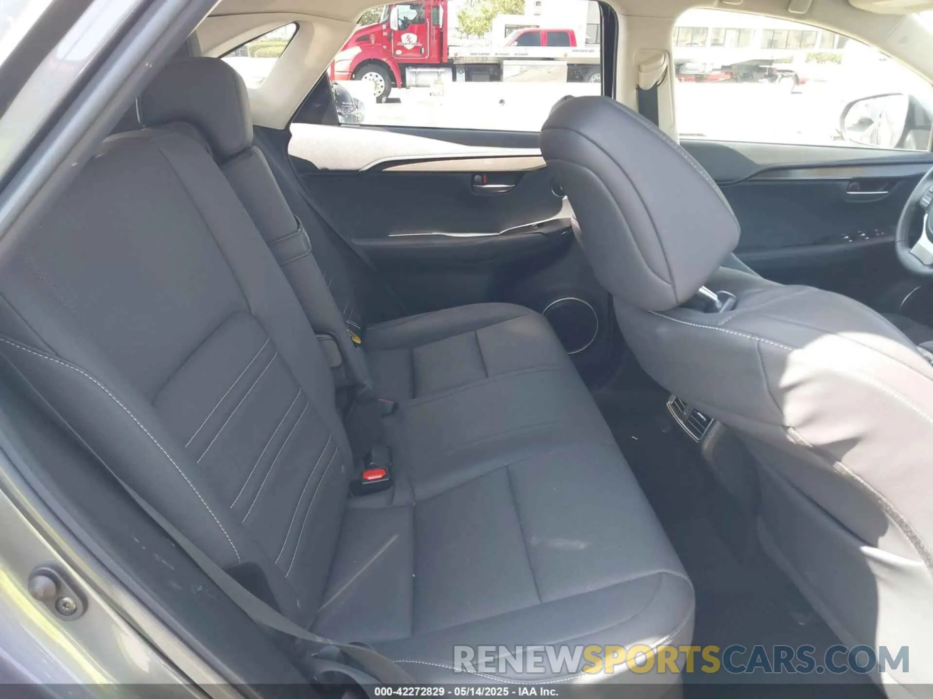 8 fotografías del automóvil dañado JTJDARBZ2M2203090 LEXUS NX 300 2021