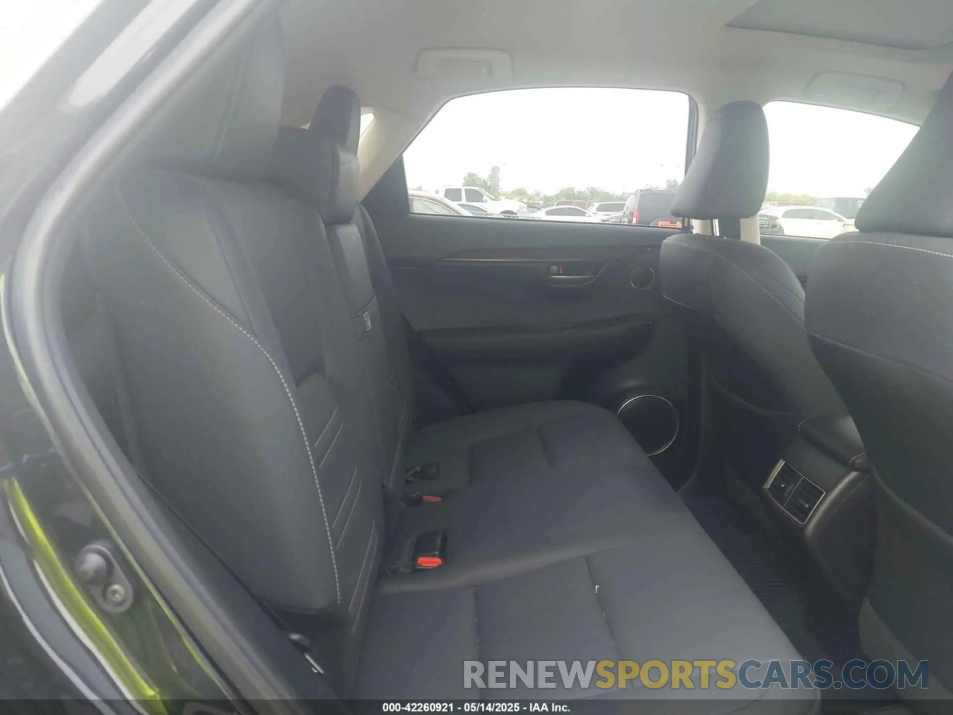 8 fotografías del automóvil dañado JTJDARBZ4M2192951 LEXUS NX 300 2021