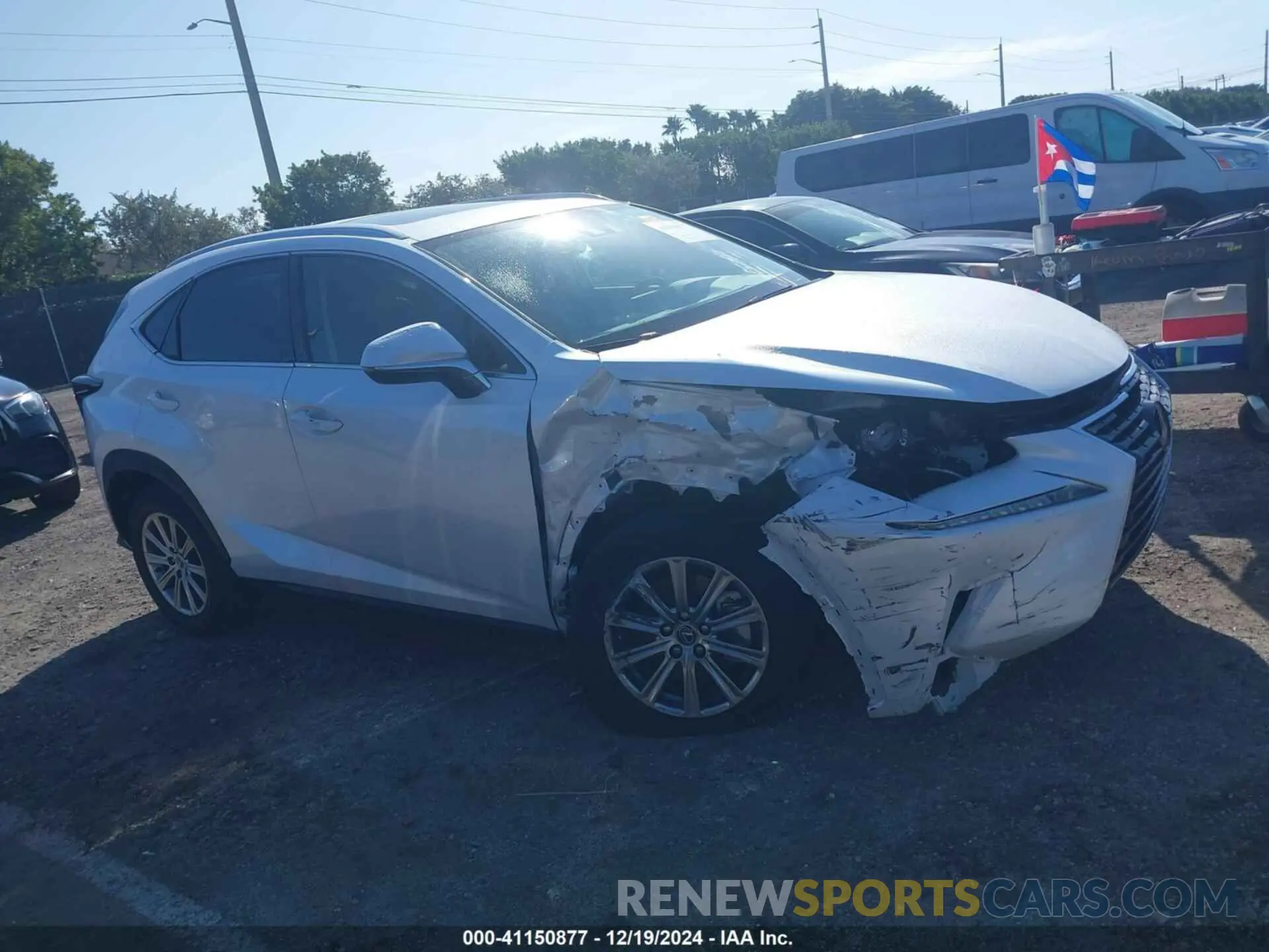 13 fotografías del automóvil dañado JTJDARBZ4M5034091 LEXUS NX 300 2021