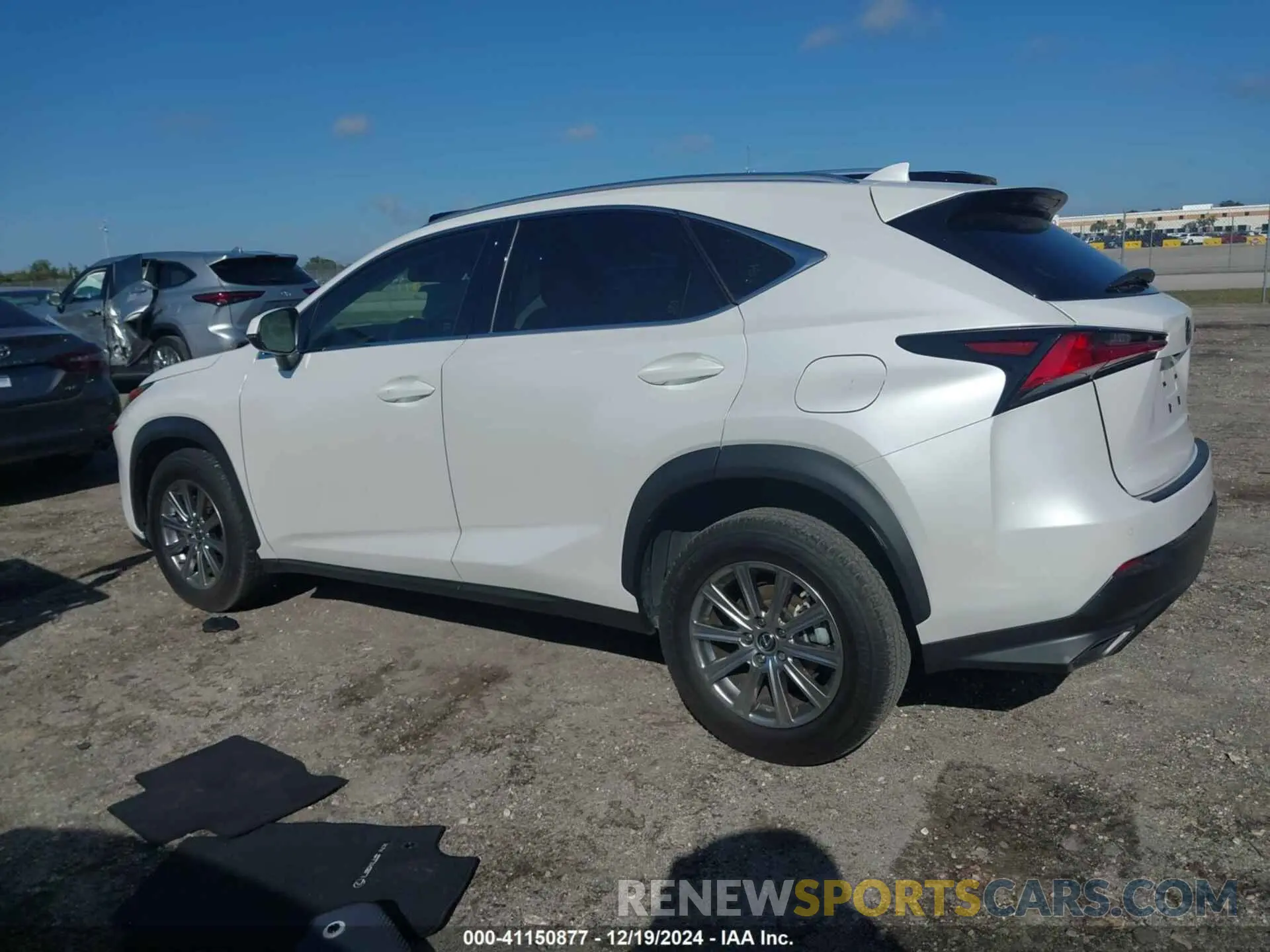 14 fotografías del automóvil dañado JTJDARBZ4M5034091 LEXUS NX 300 2021