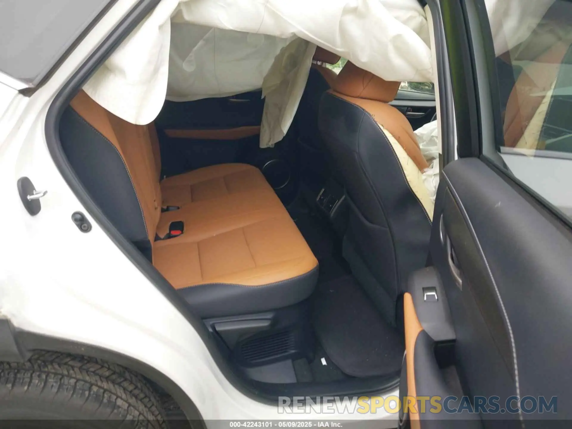 8 fotografías del automóvil dañado JTJDARBZ6M5035226 LEXUS NX 300 2021
