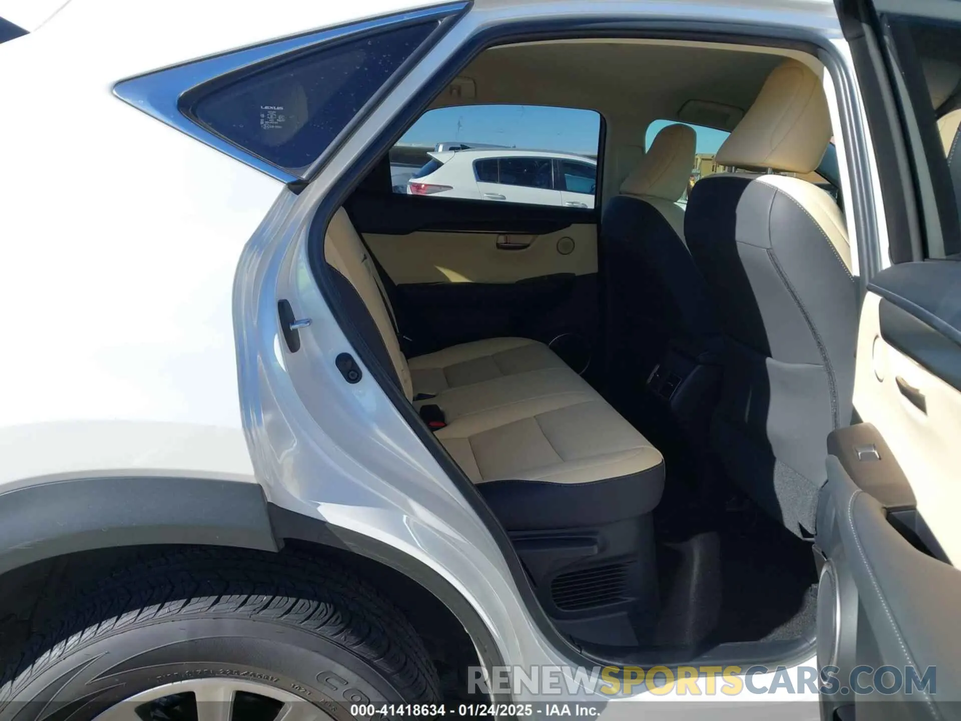 8 fotografías del automóvil dañado JTJDARBZ8M5033106 LEXUS NX 300 2021