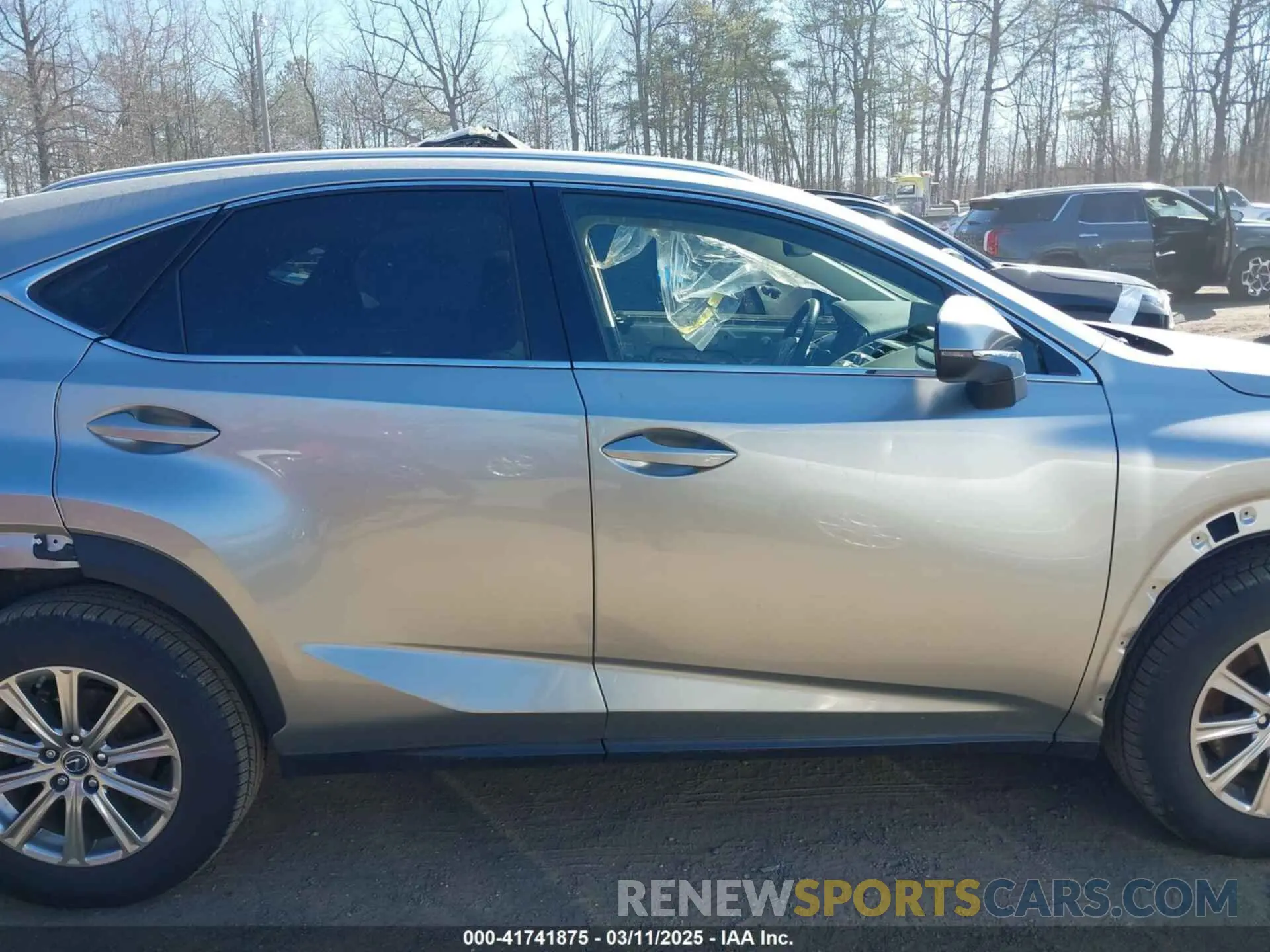 13 fotografías del automóvil dañado JTJDARDZ0M2240751 LEXUS NX 300 2021