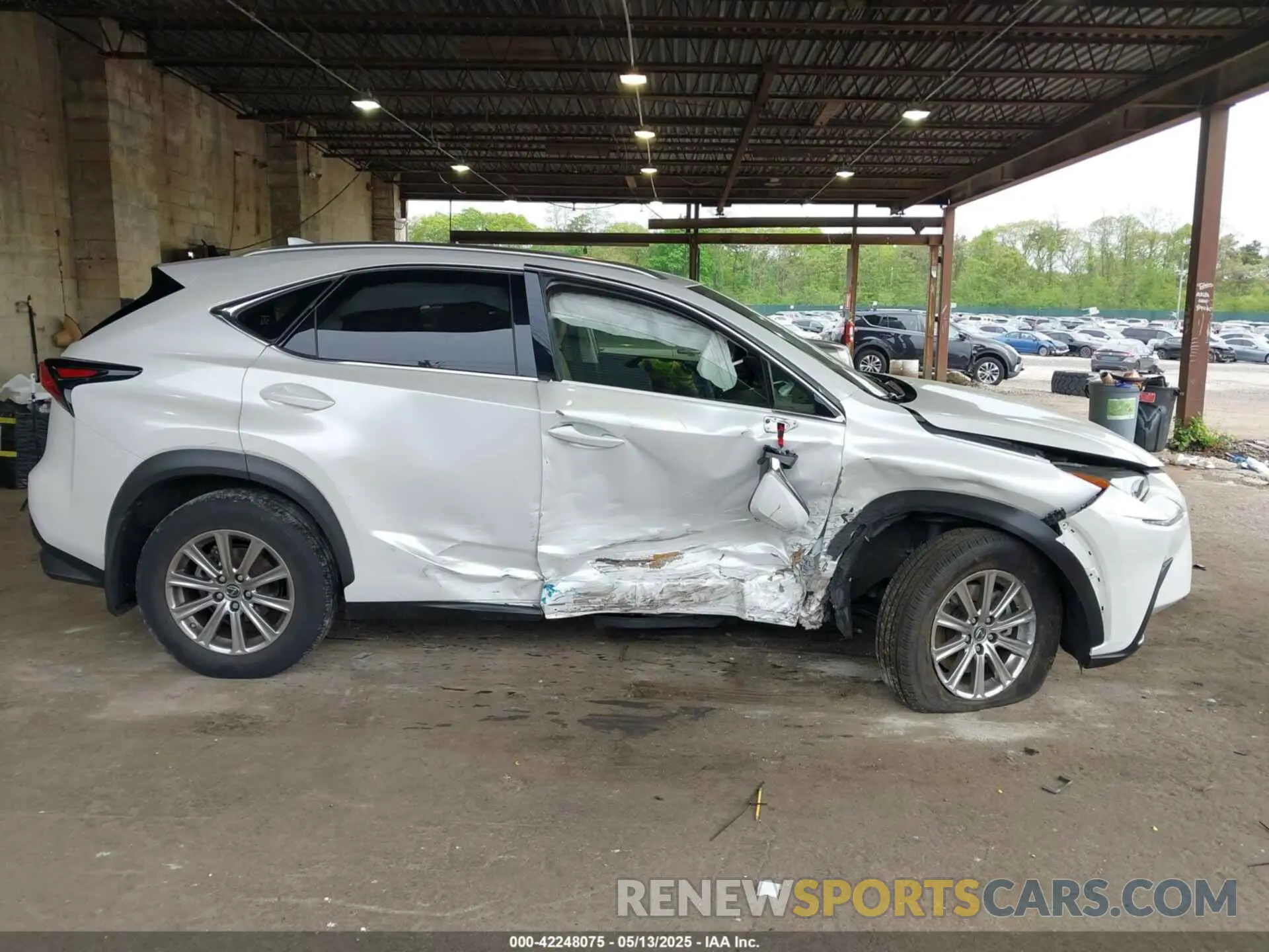 14 fotografías del automóvil dañado JTJDARDZ3M5023838 LEXUS NX 300 2021