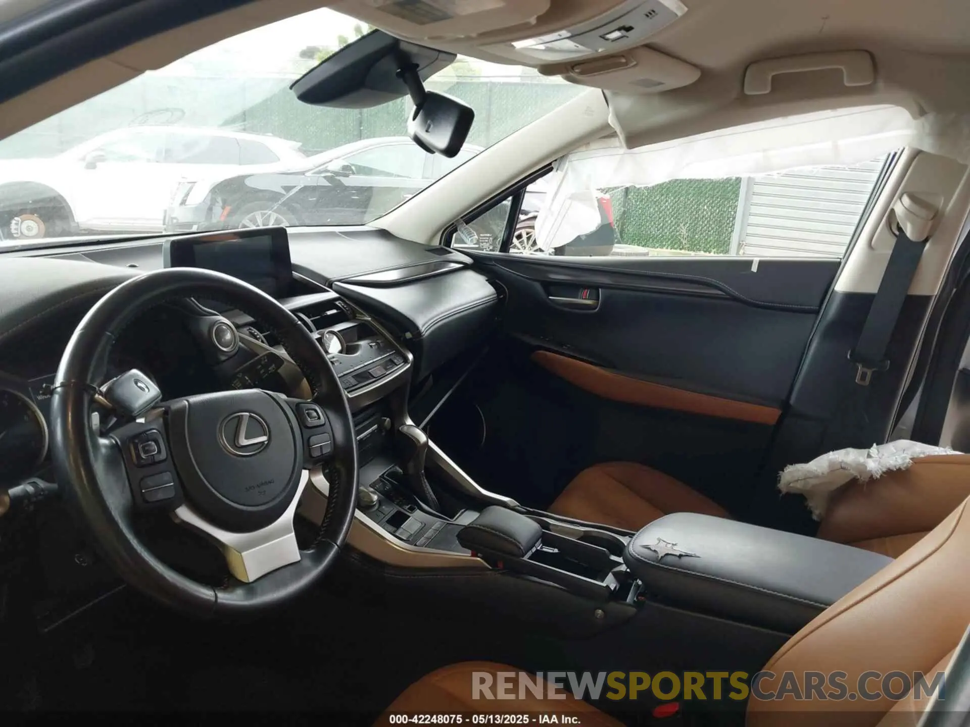 5 fotografías del automóvil dañado JTJDARDZ3M5023838 LEXUS NX 300 2021