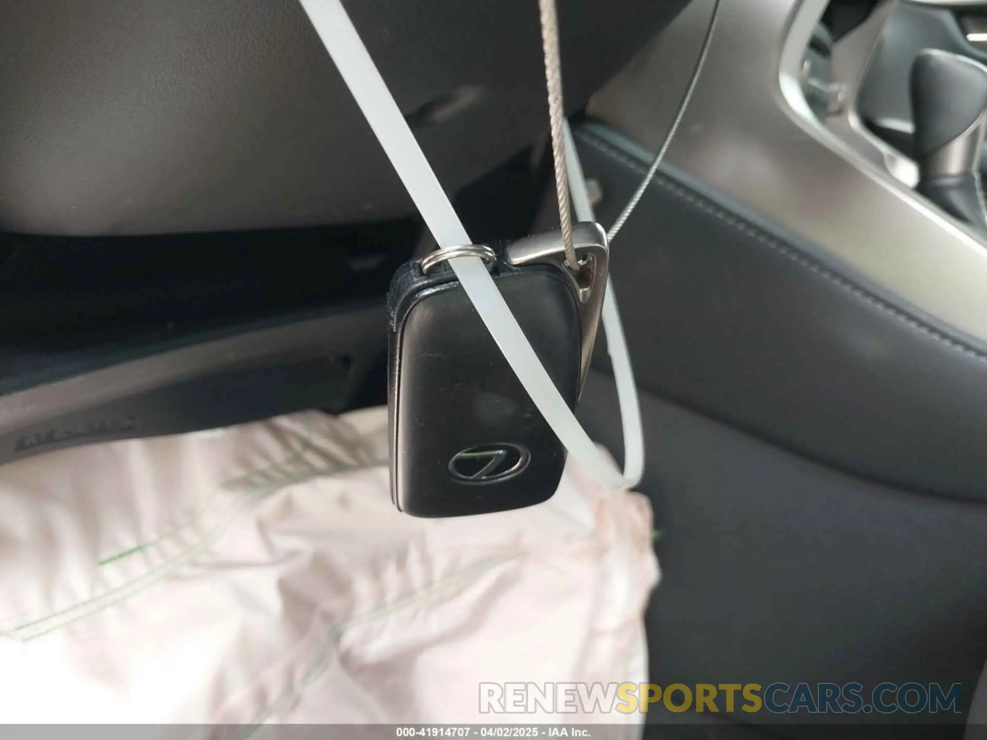11 fotografías del automóvil dañado JTJDARDZ9M2254504 LEXUS NX 300 2021