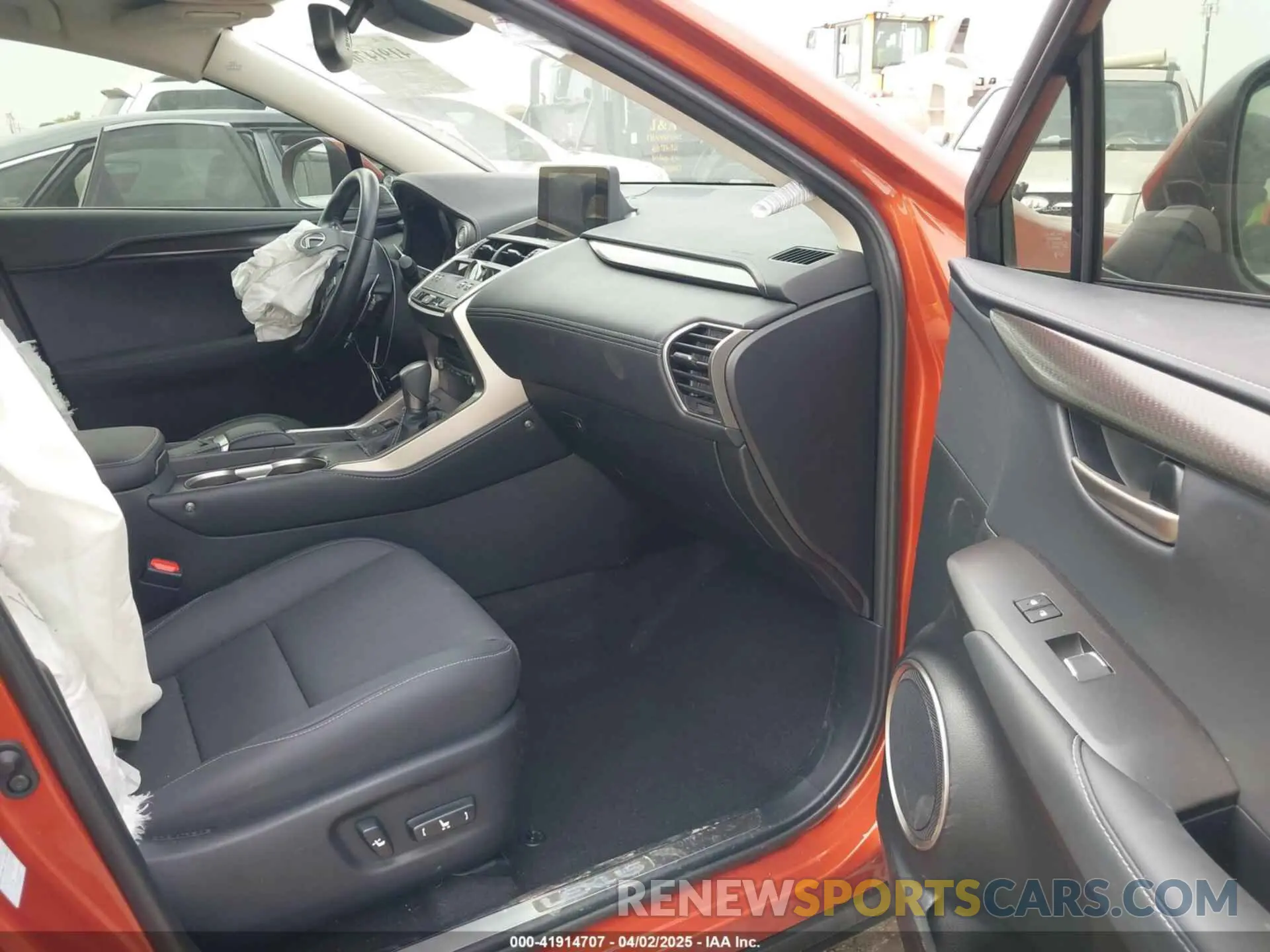 5 fotografías del automóvil dañado JTJDARDZ9M2254504 LEXUS NX 300 2021