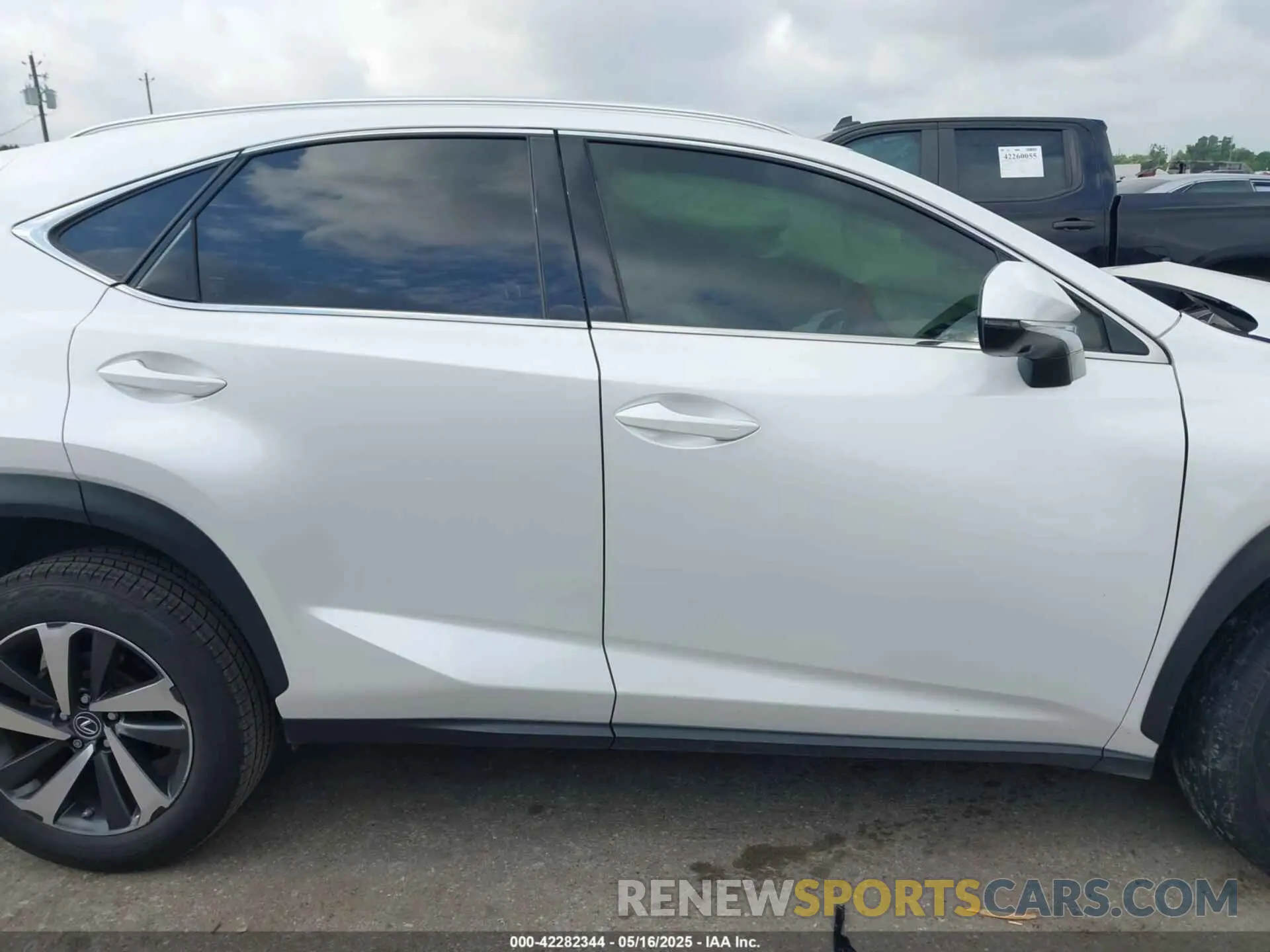 12 fotografías del automóvil dañado JTJGARBZ0M5024140 LEXUS NX 300 2021