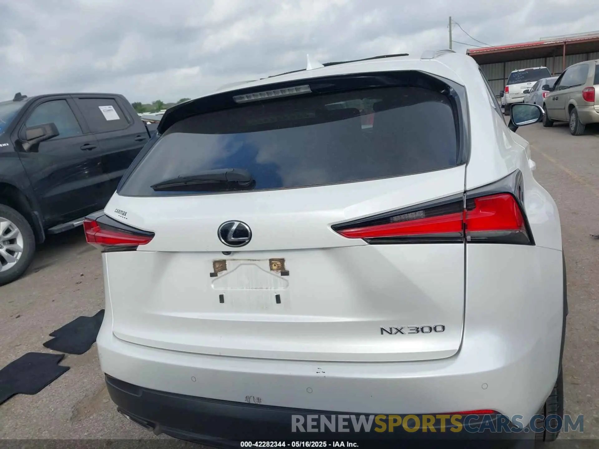15 fotografías del automóvil dañado JTJGARBZ0M5024140 LEXUS NX 300 2021