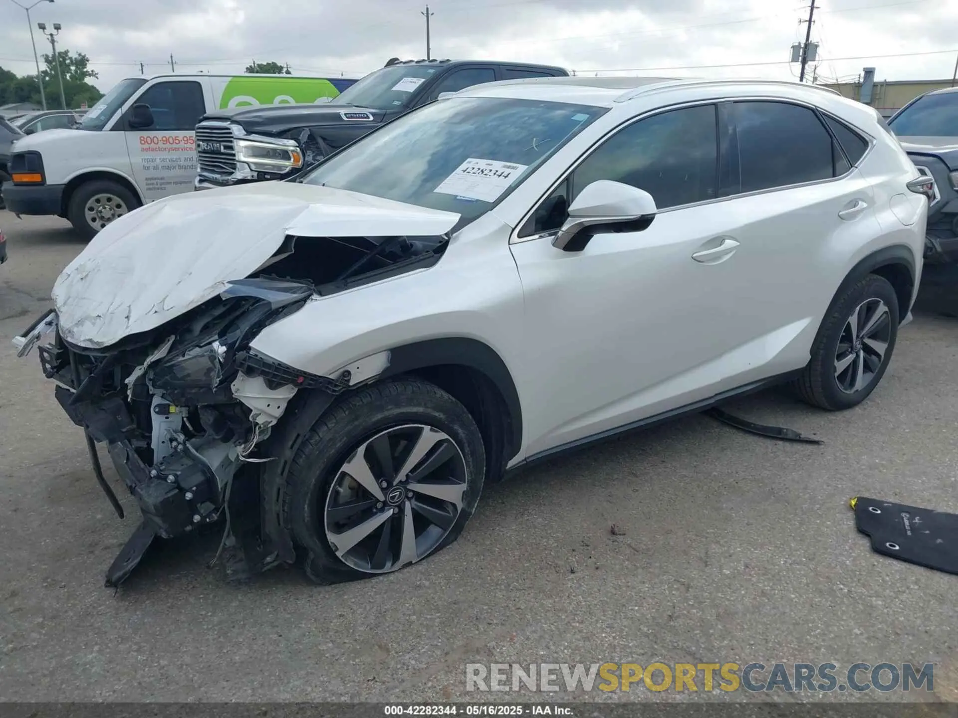 2 fotografías del automóvil dañado JTJGARBZ0M5024140 LEXUS NX 300 2021