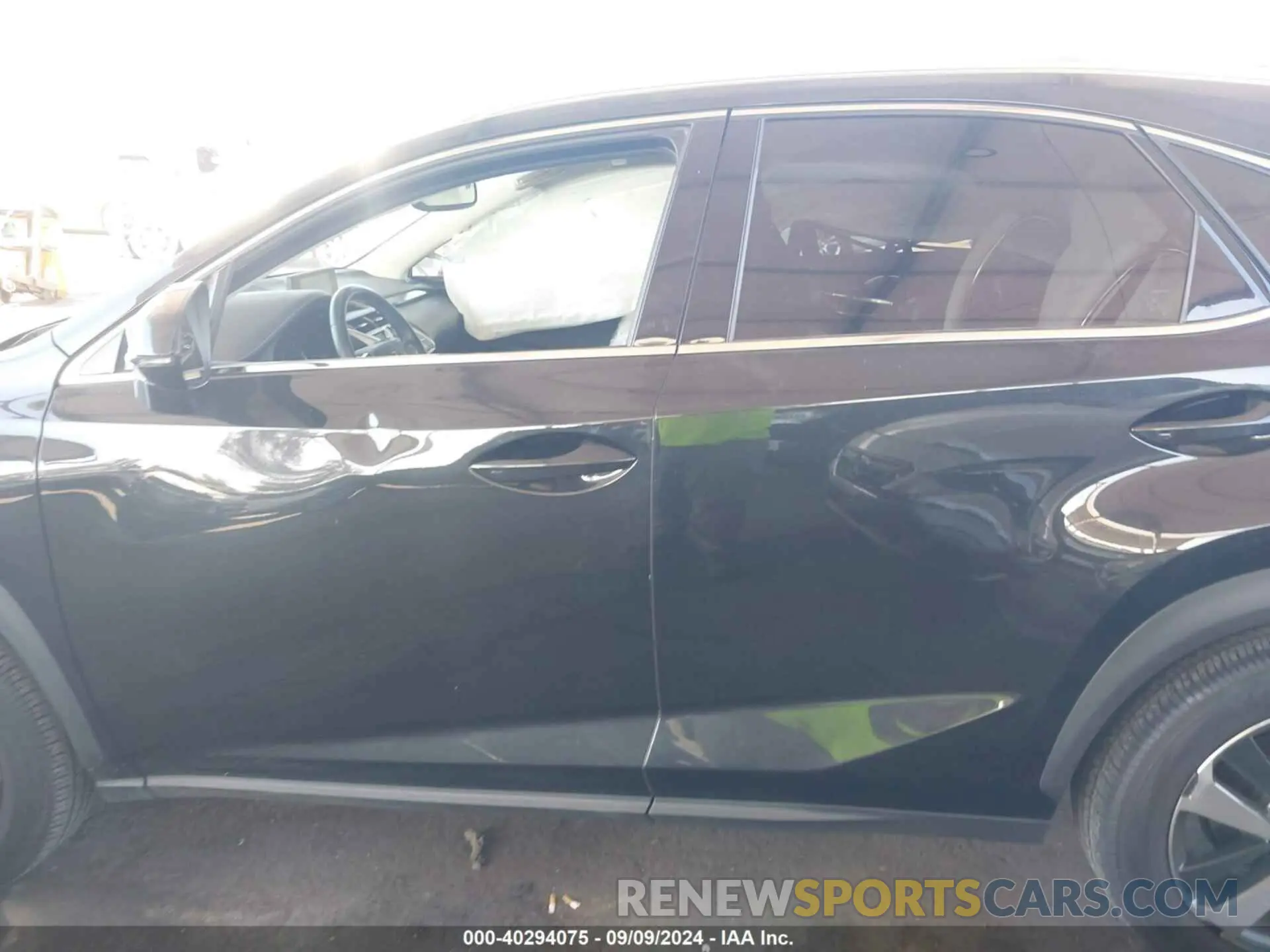 14 fotografías del automóvil dañado JTJGARBZ2M2188815 LEXUS NX 300 2021