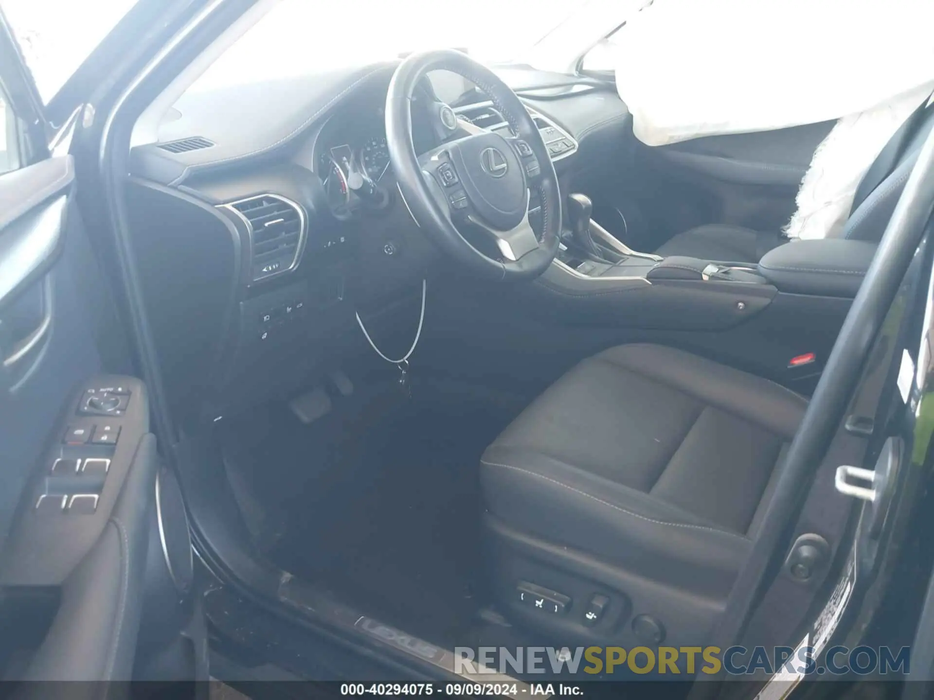 5 fotografías del automóvil dañado JTJGARBZ2M2188815 LEXUS NX 300 2021