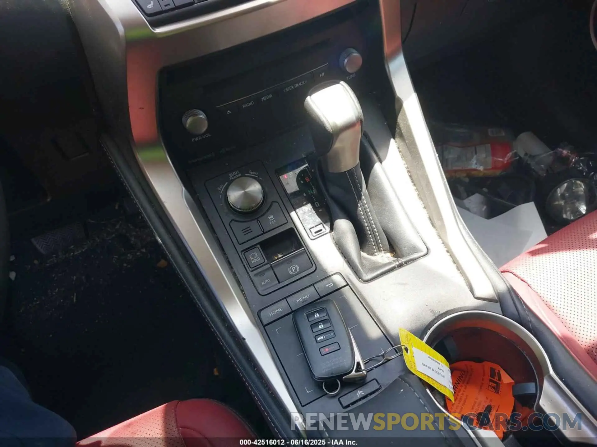 11 fotografías del automóvil dañado JTJGARBZ2M5033664 LEXUS NX 300 2021