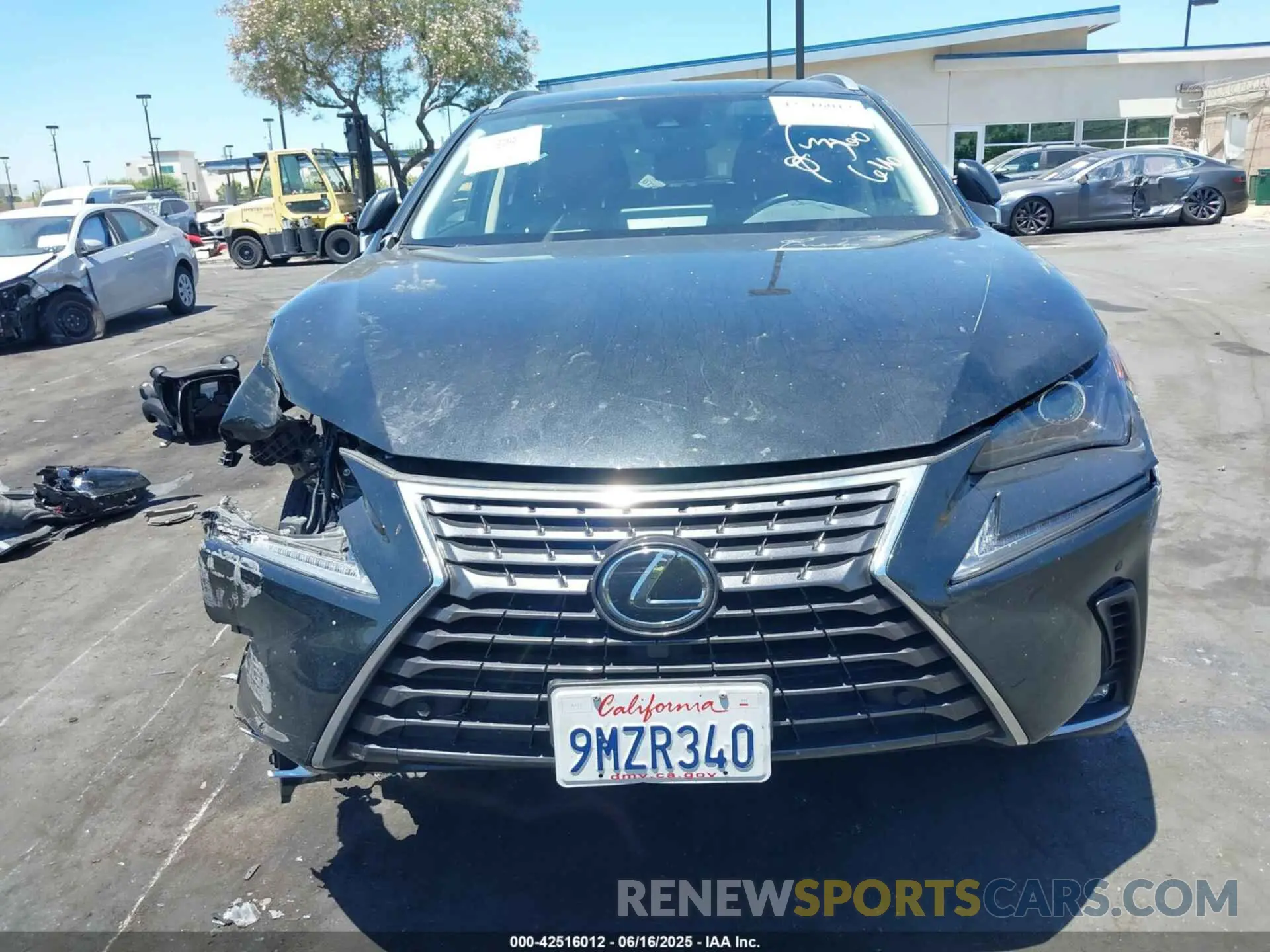 13 fotografías del automóvil dañado JTJGARBZ2M5033664 LEXUS NX 300 2021