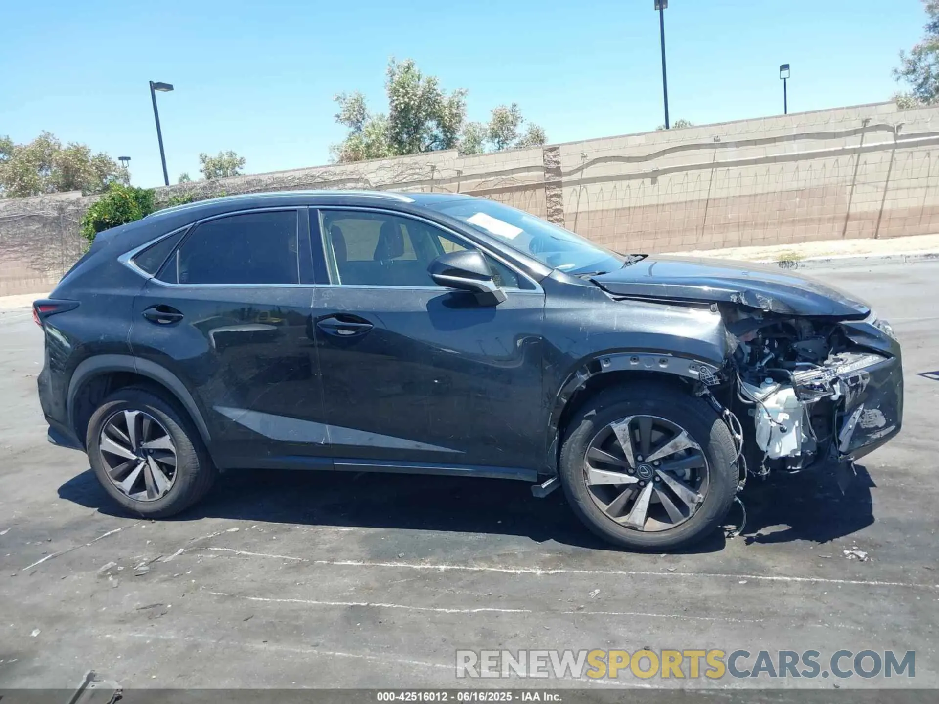14 fotografías del automóvil dañado JTJGARBZ2M5033664 LEXUS NX 300 2021